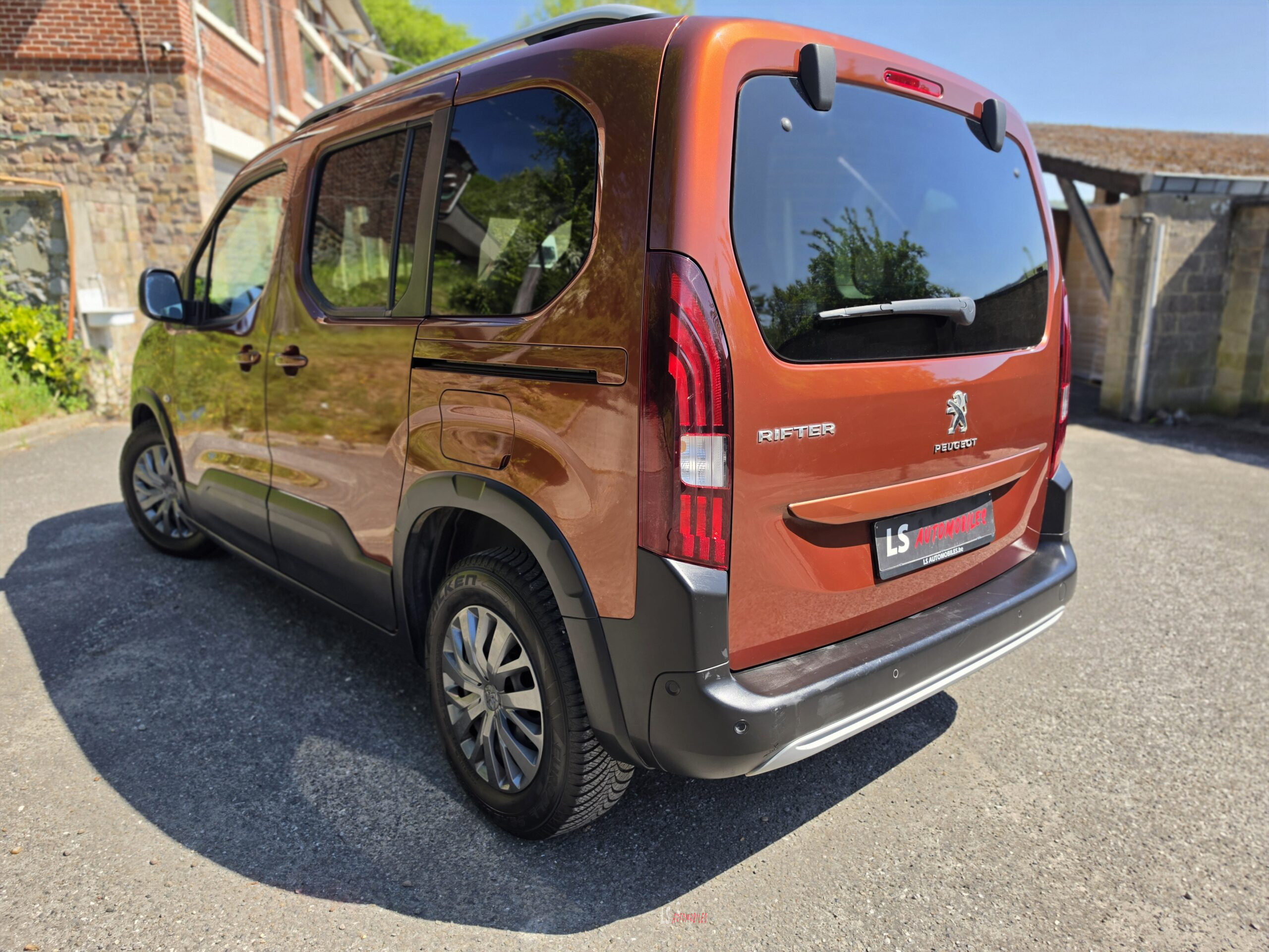 
								PEUGEOT RIFTER 1.5D full									
