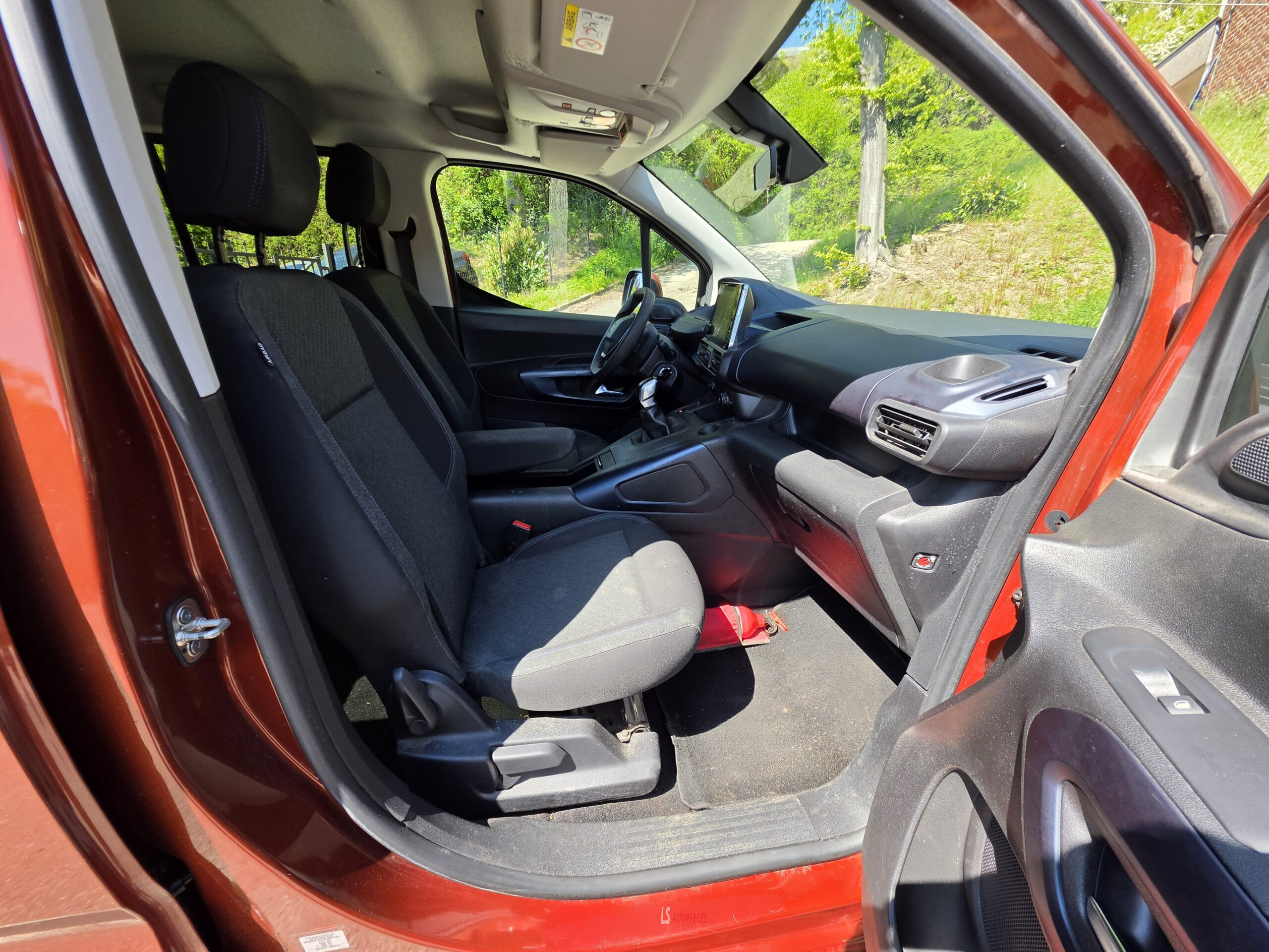
								PEUGEOT RIFTER 1.5D full									