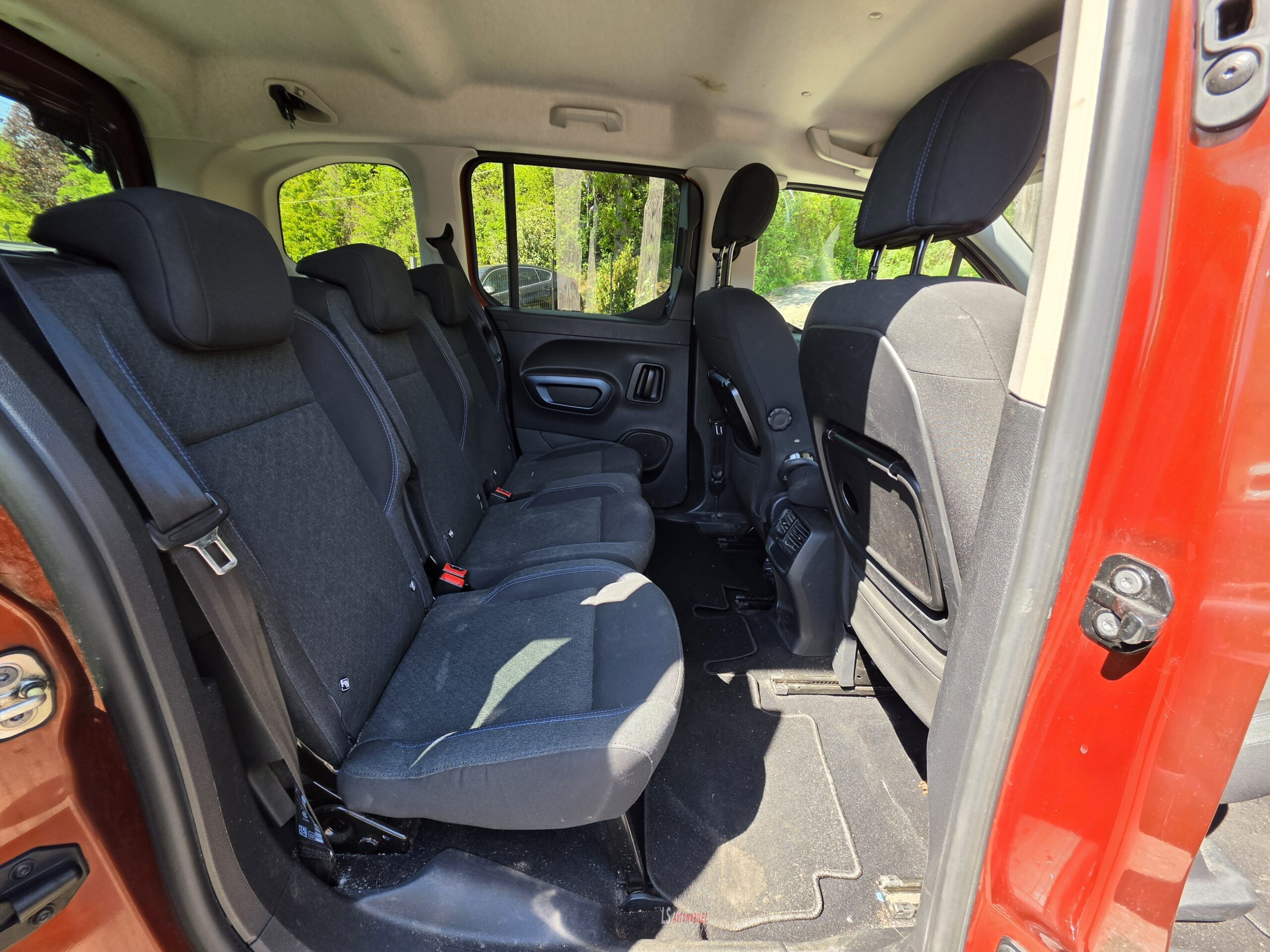
								PEUGEOT RIFTER 1.5D full									
