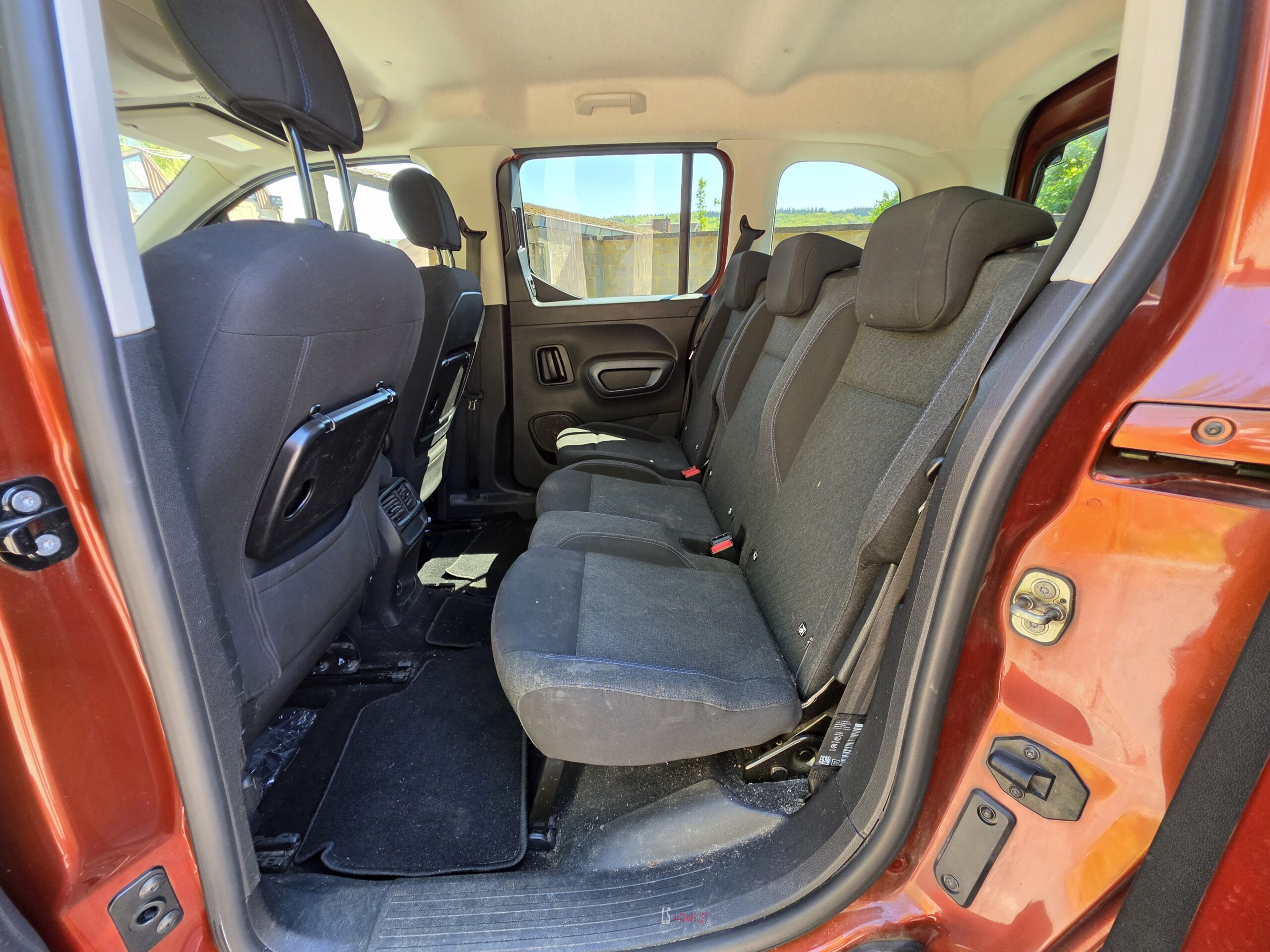 
								PEUGEOT RIFTER 1.5D full									
