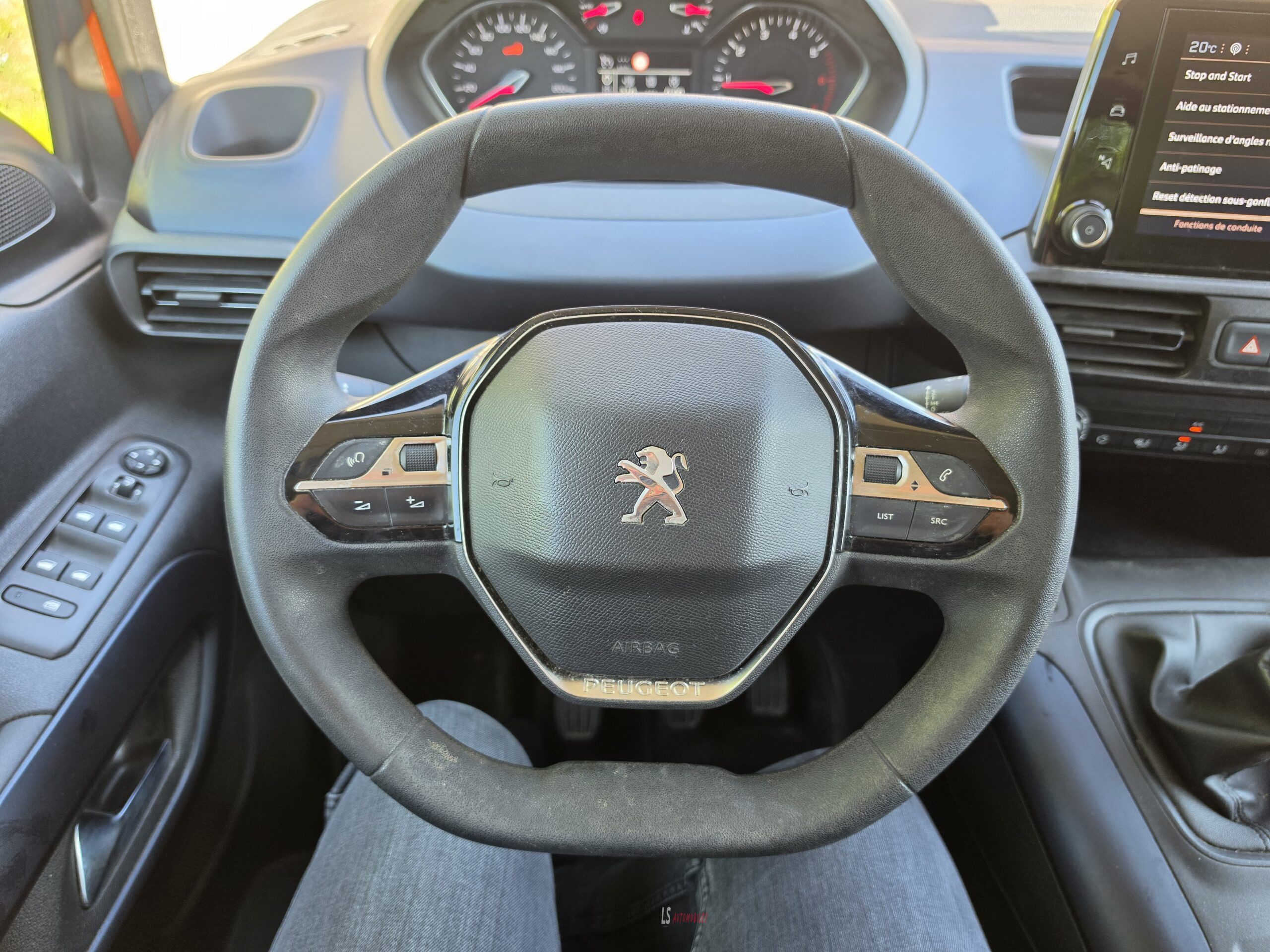 
								PEUGEOT RIFTER 1.5D full									