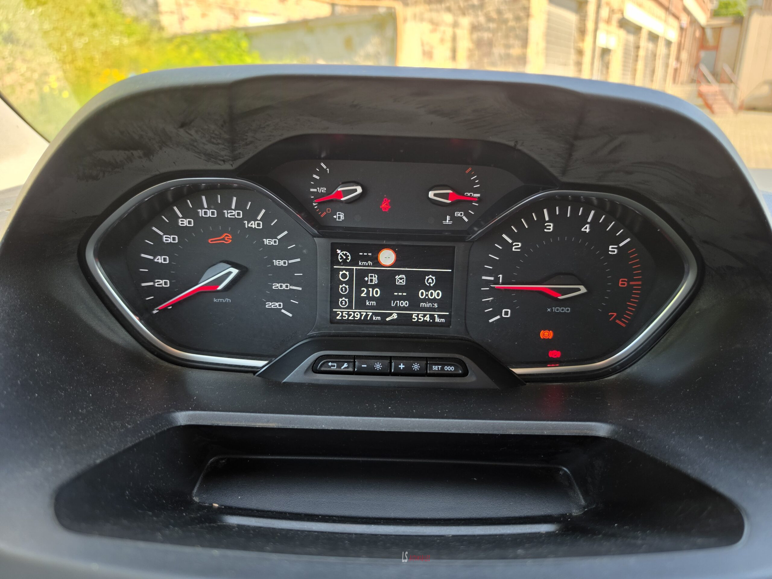 
								PEUGEOT RIFTER 1.5D full									
