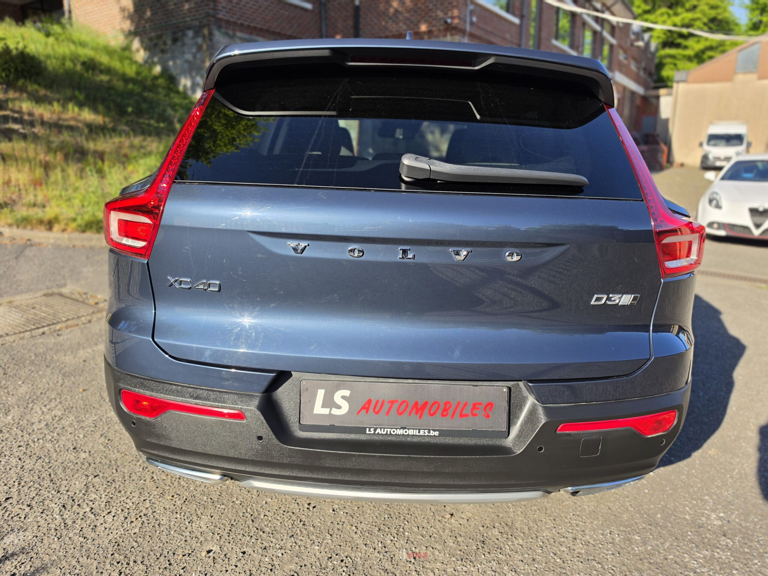 
								VOLVO XC40 D3 AWD INSCRIPTION full									