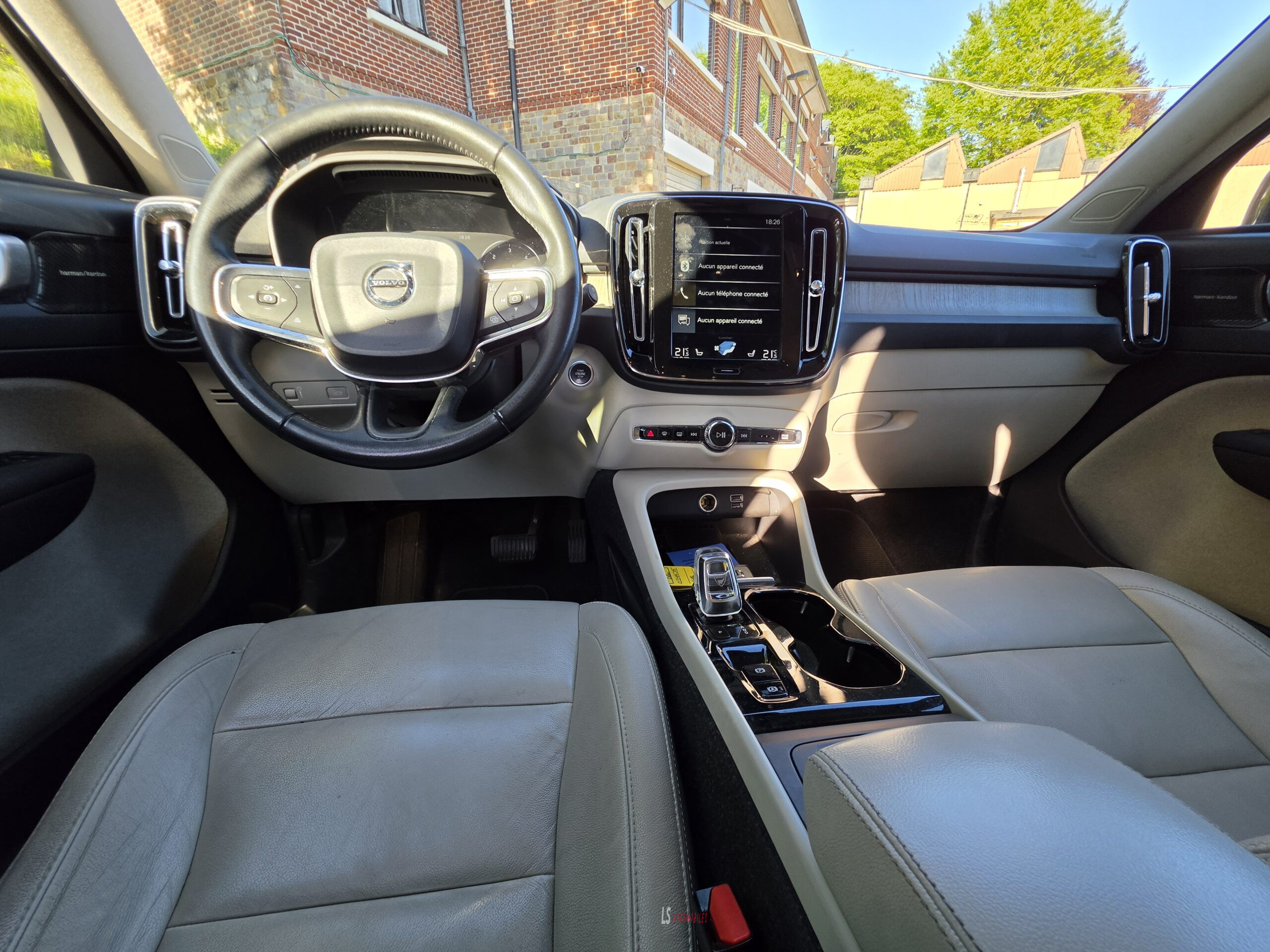 
								VOLVO XC40 D3 AWD INSCRIPTION full									