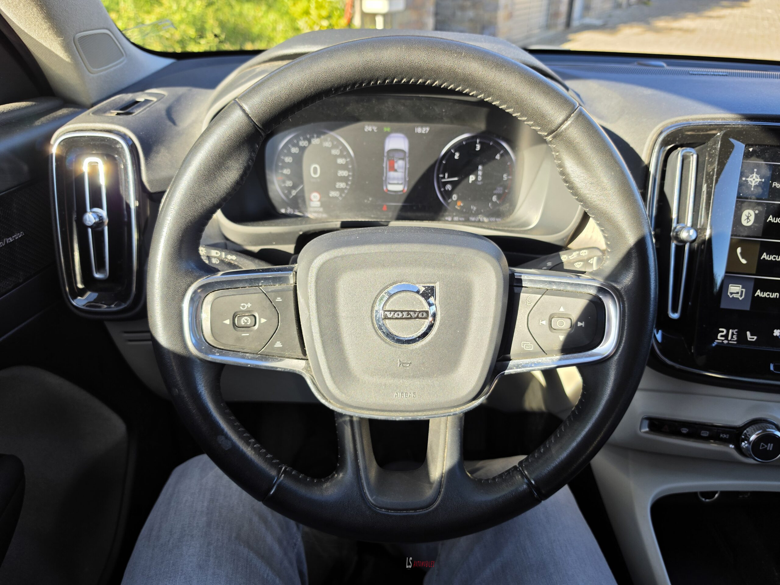 
								VOLVO XC40 D3 AWD INSCRIPTION full									