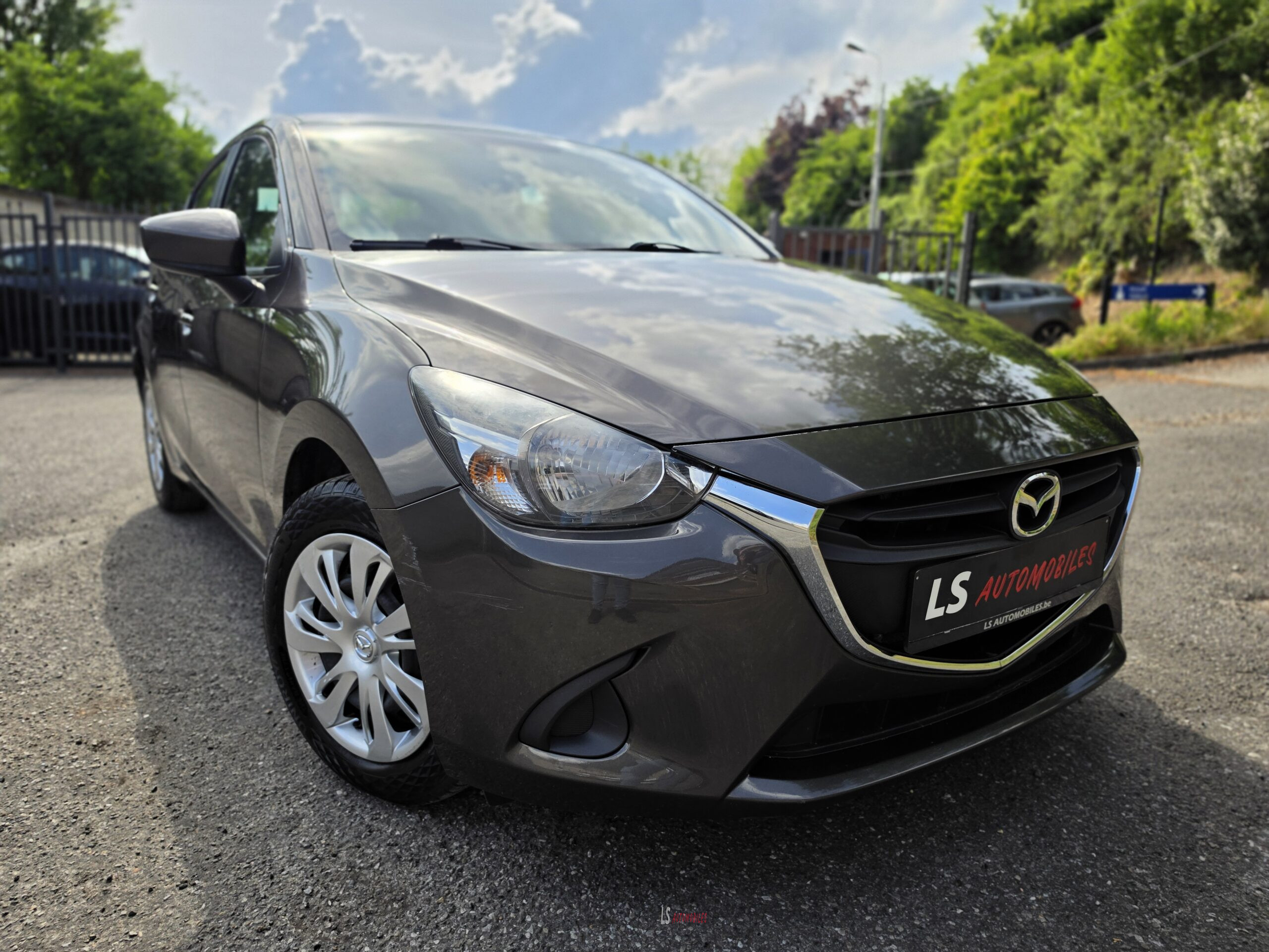 MAZDA 2
