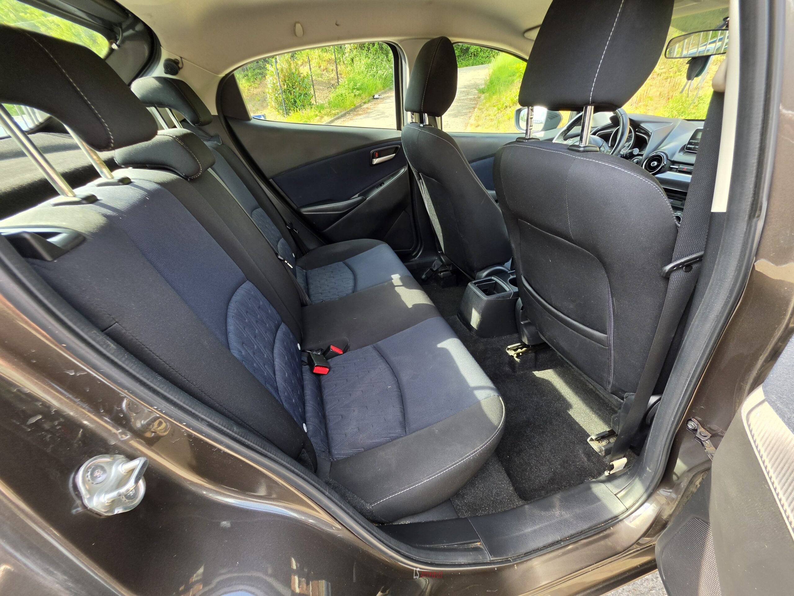 
								MAZDA 2 full									