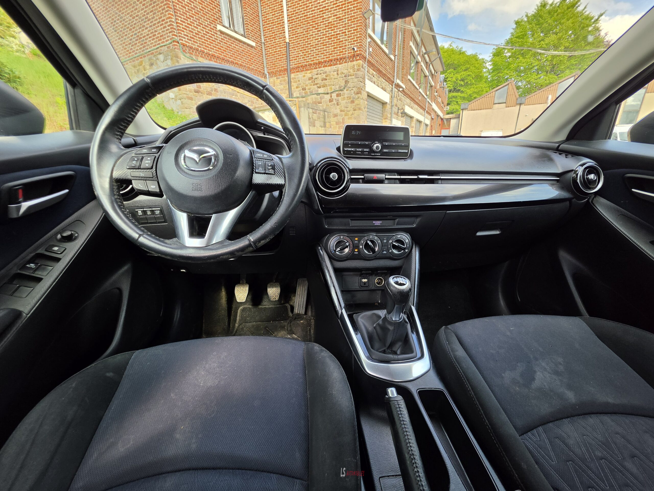 
								MAZDA 2 full									