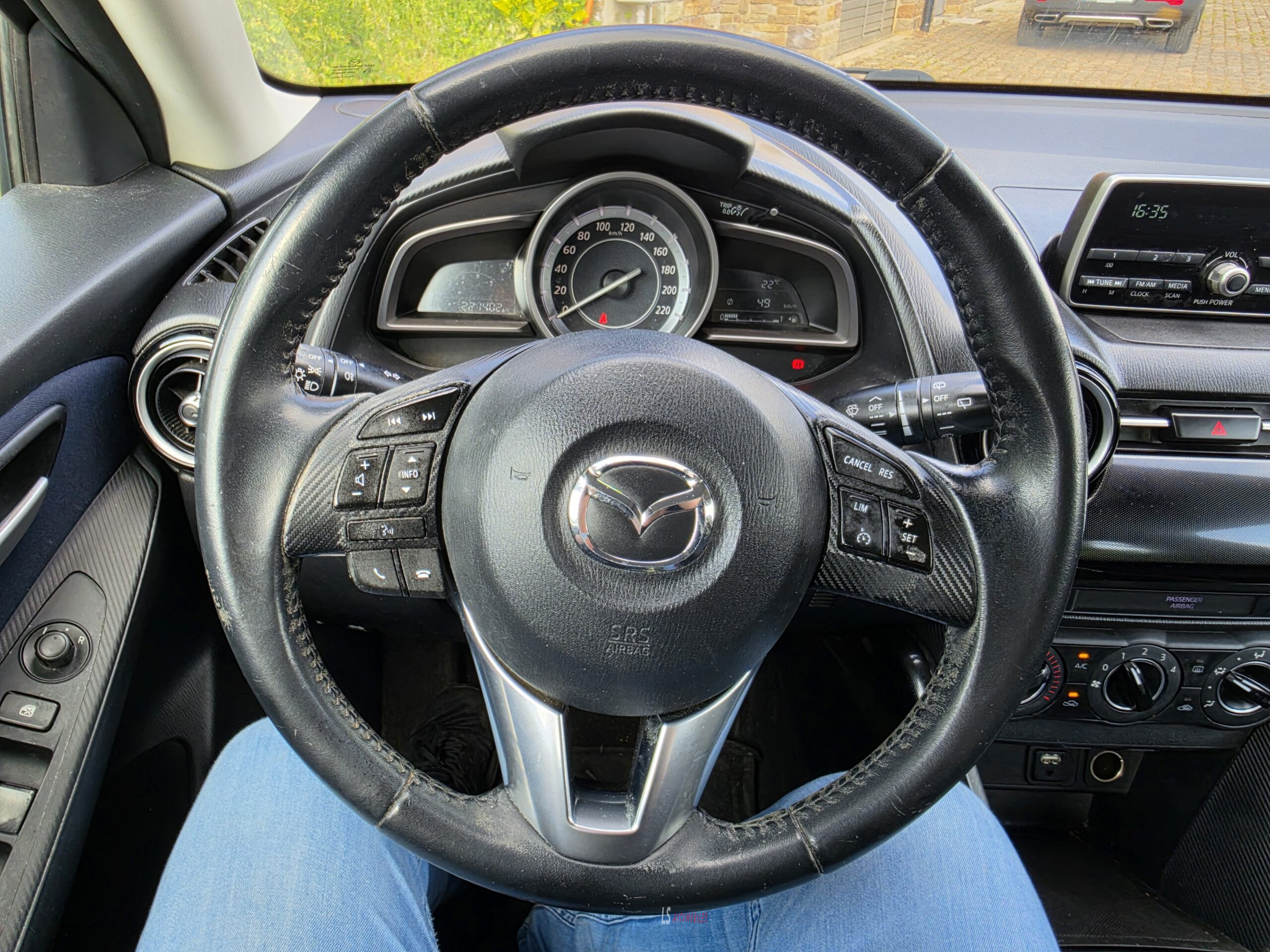 
								MAZDA 2 full									
