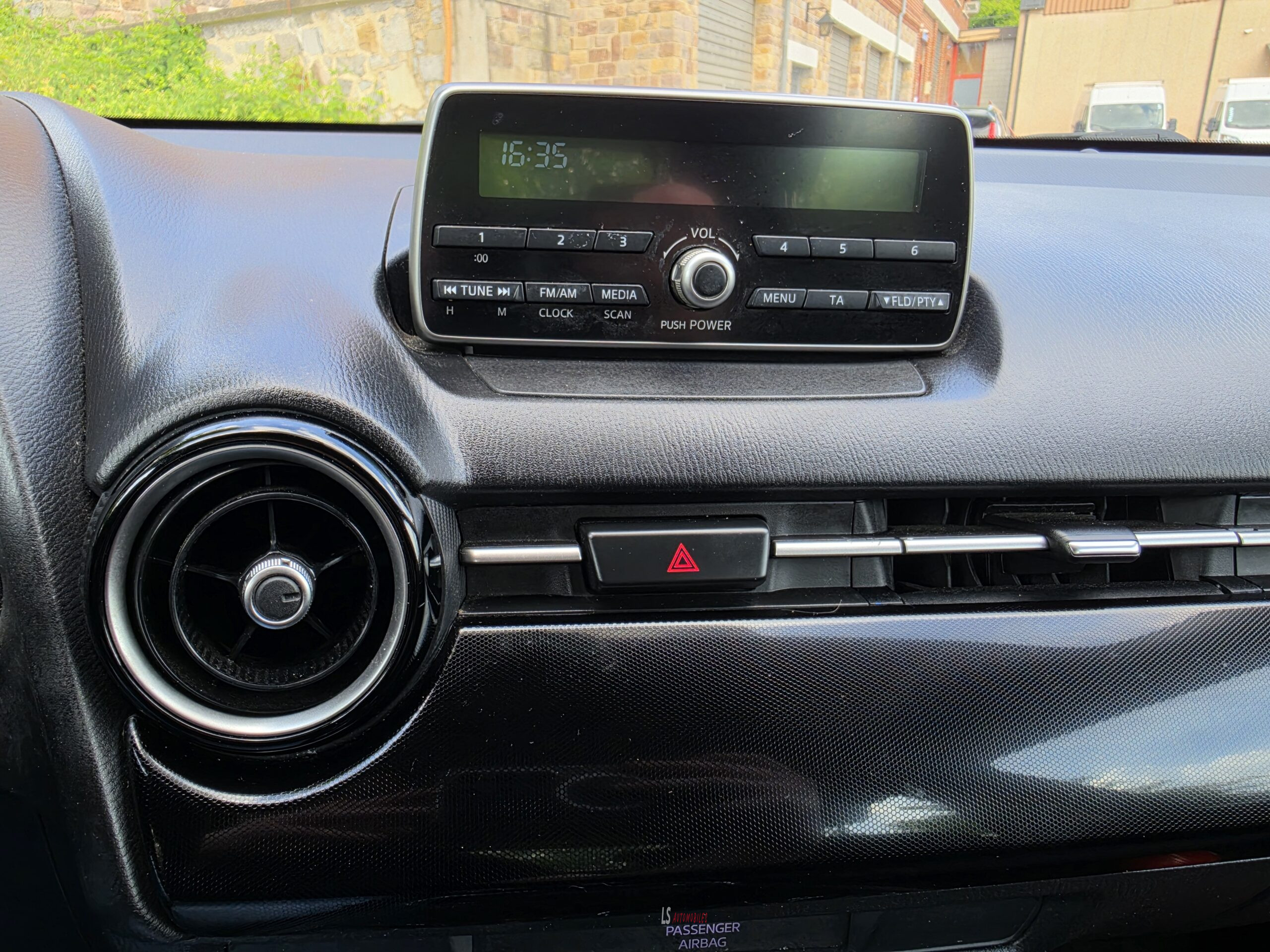 
								MAZDA 2 full									