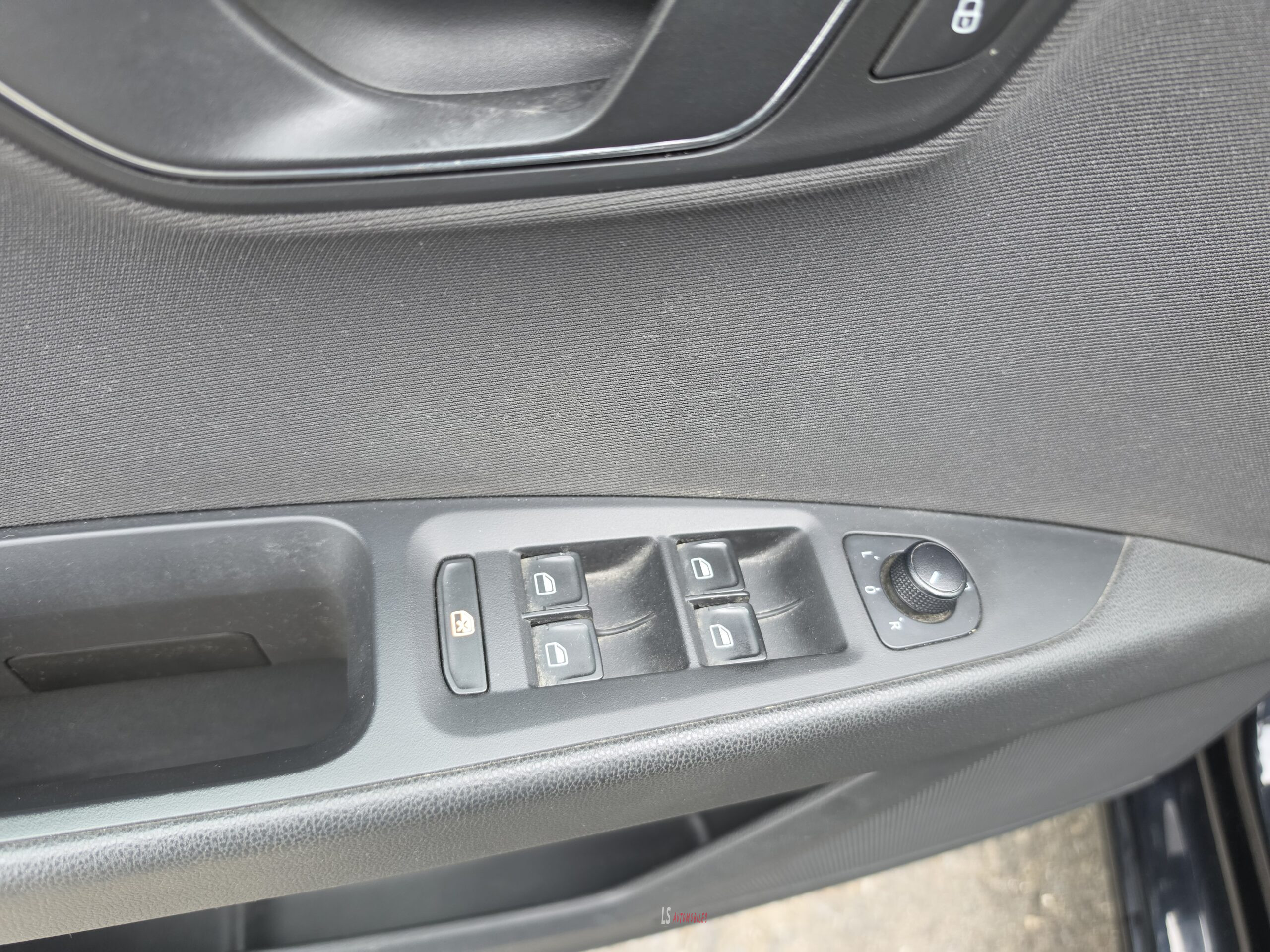 
								SEAT LEON full									