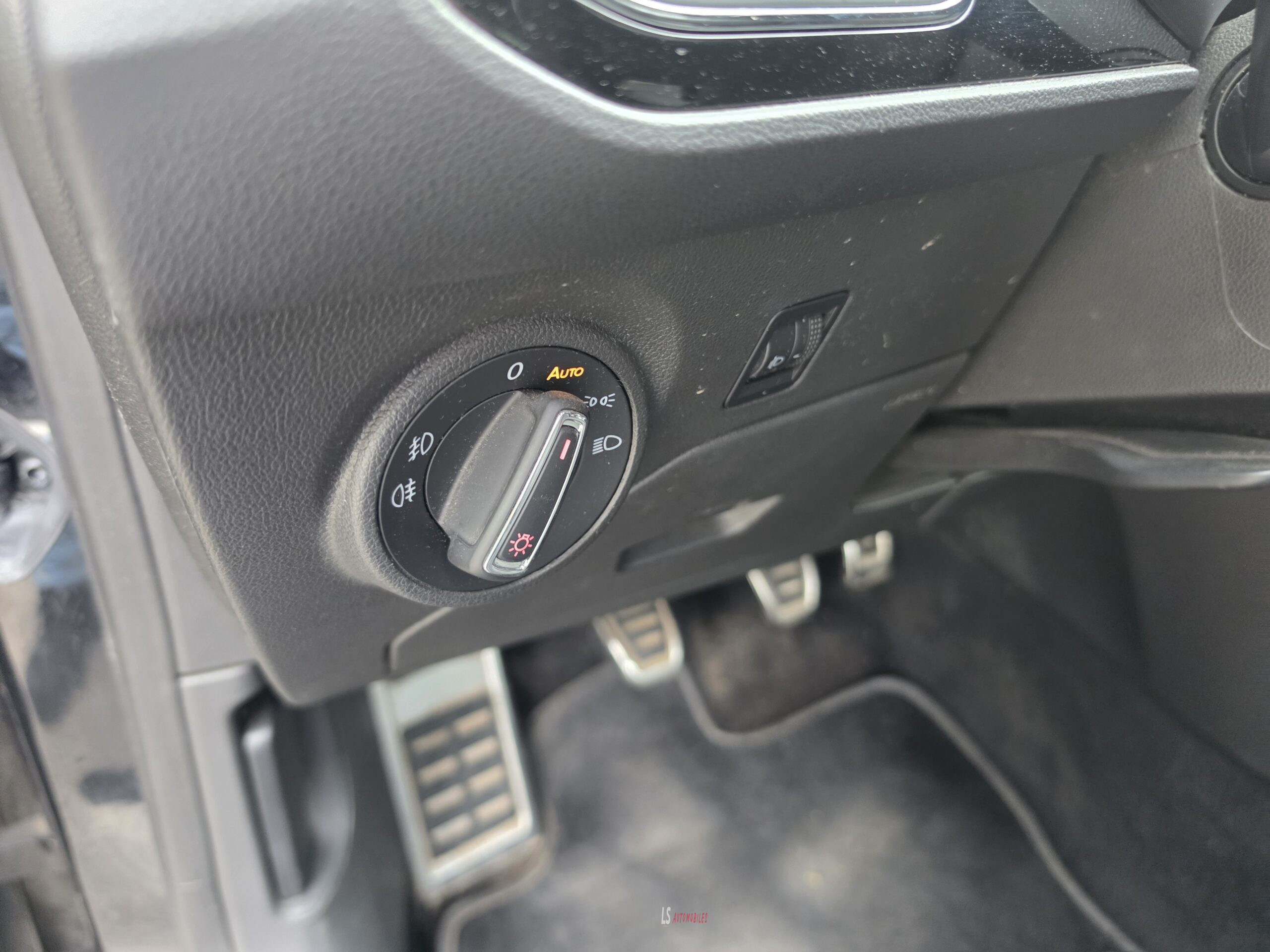 
								SEAT LEON full									