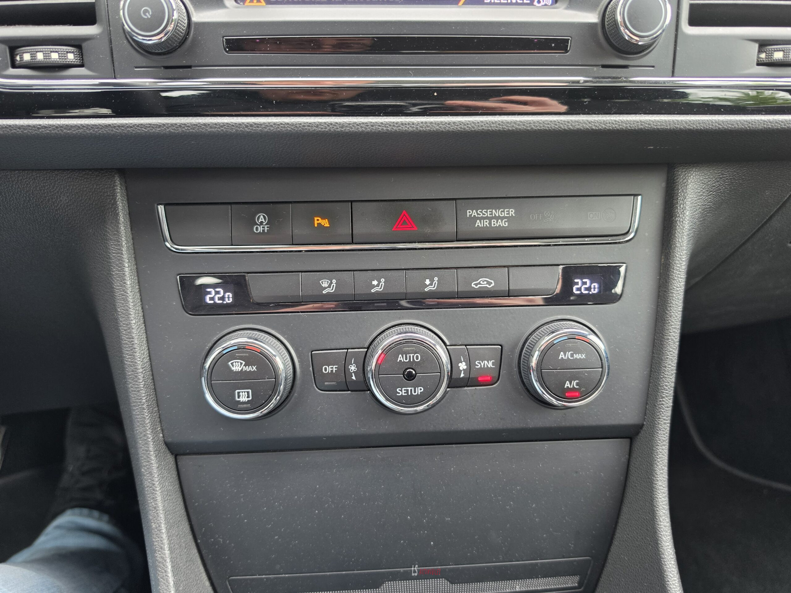 
								SEAT LEON full									