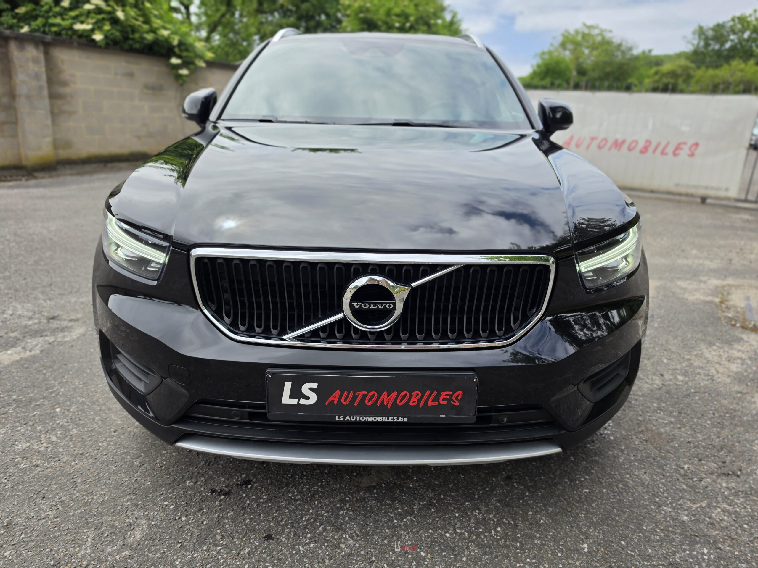 
								VOLVO XC40 D3 AWD full									