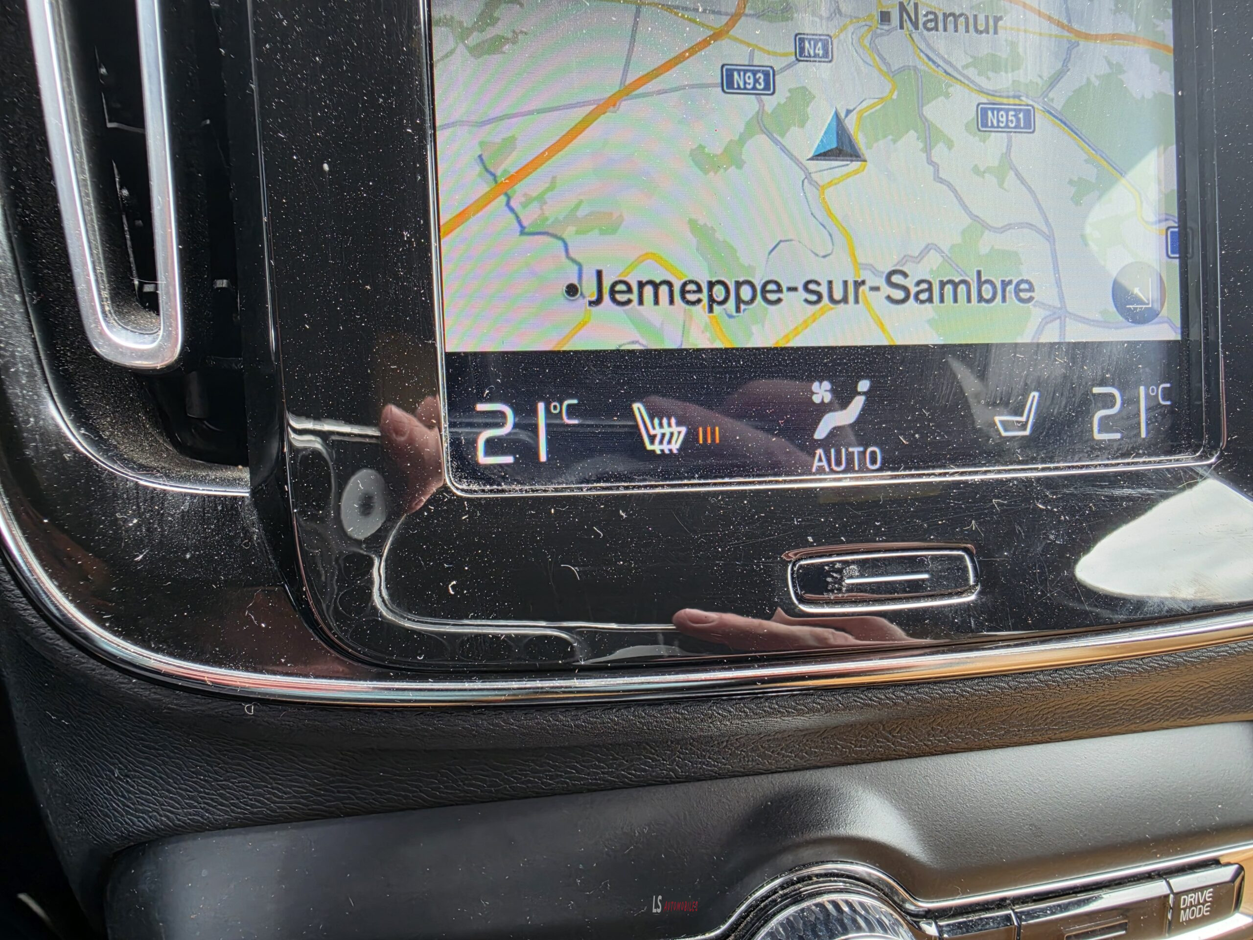 
								VOLVO XC40 D3 AWD full									