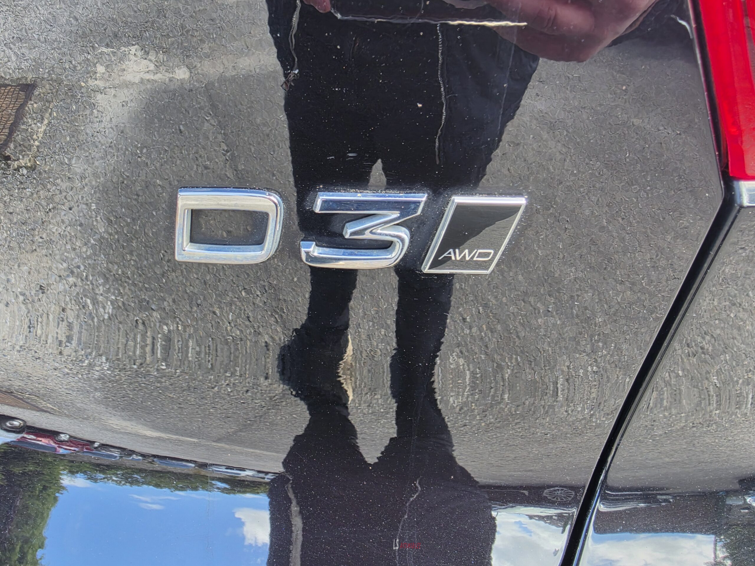 
								VOLVO XC40 D3 AWD full									