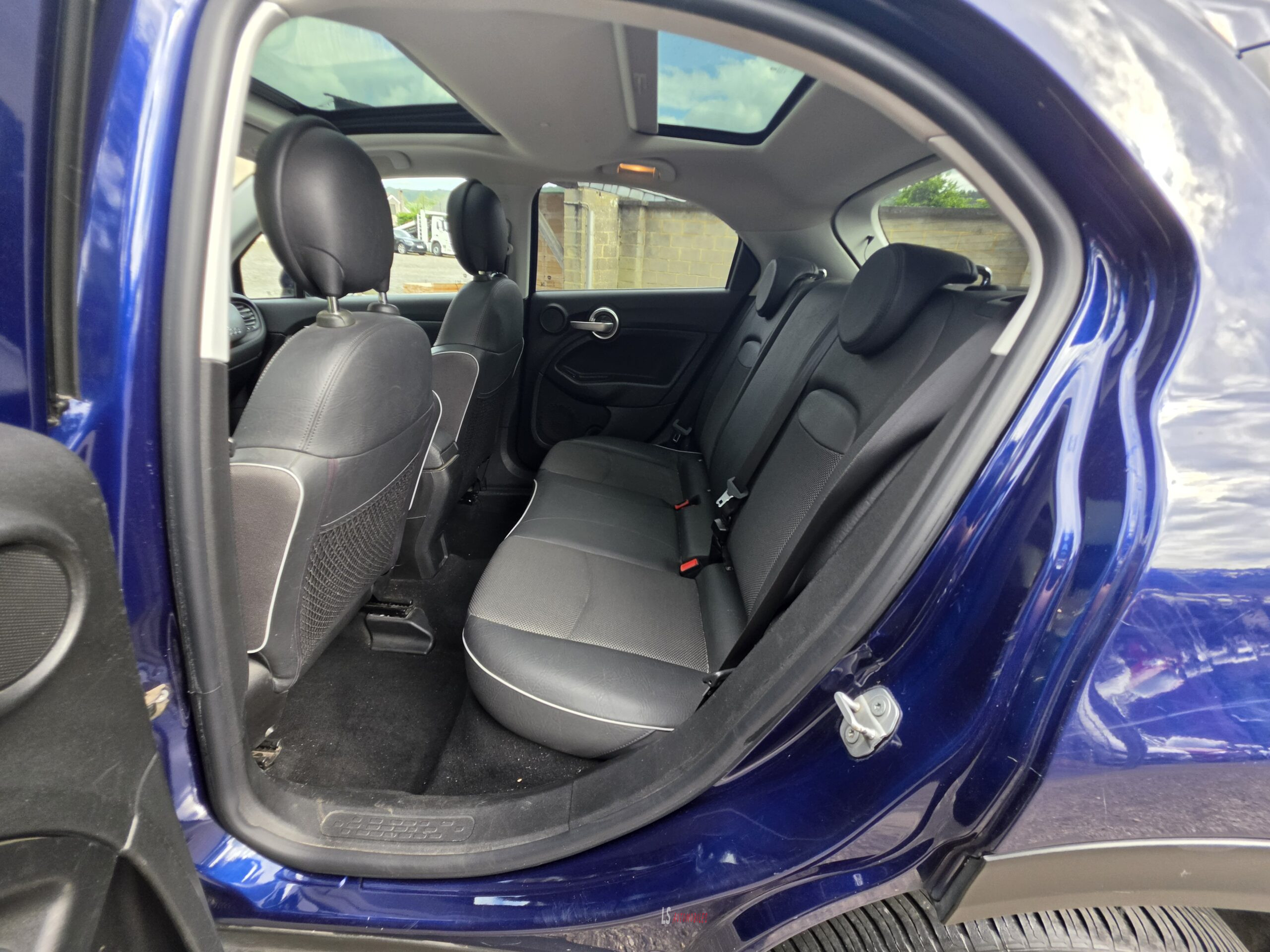 
								FIAT 500X CROSS 4×4 full									