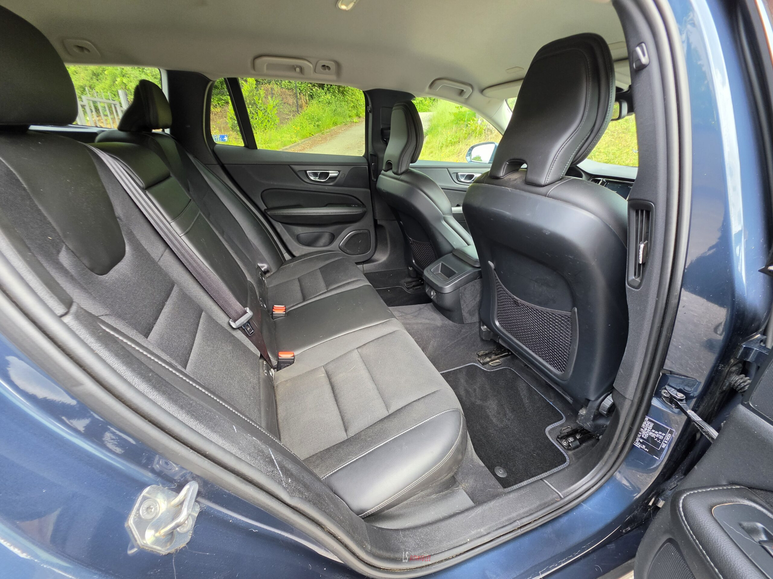 
								VOLVO V60 full									