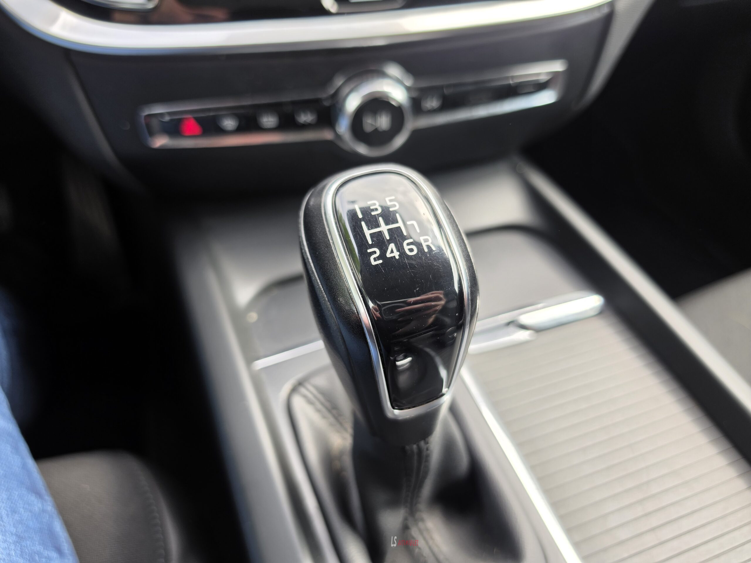 
								VOLVO V60 full									