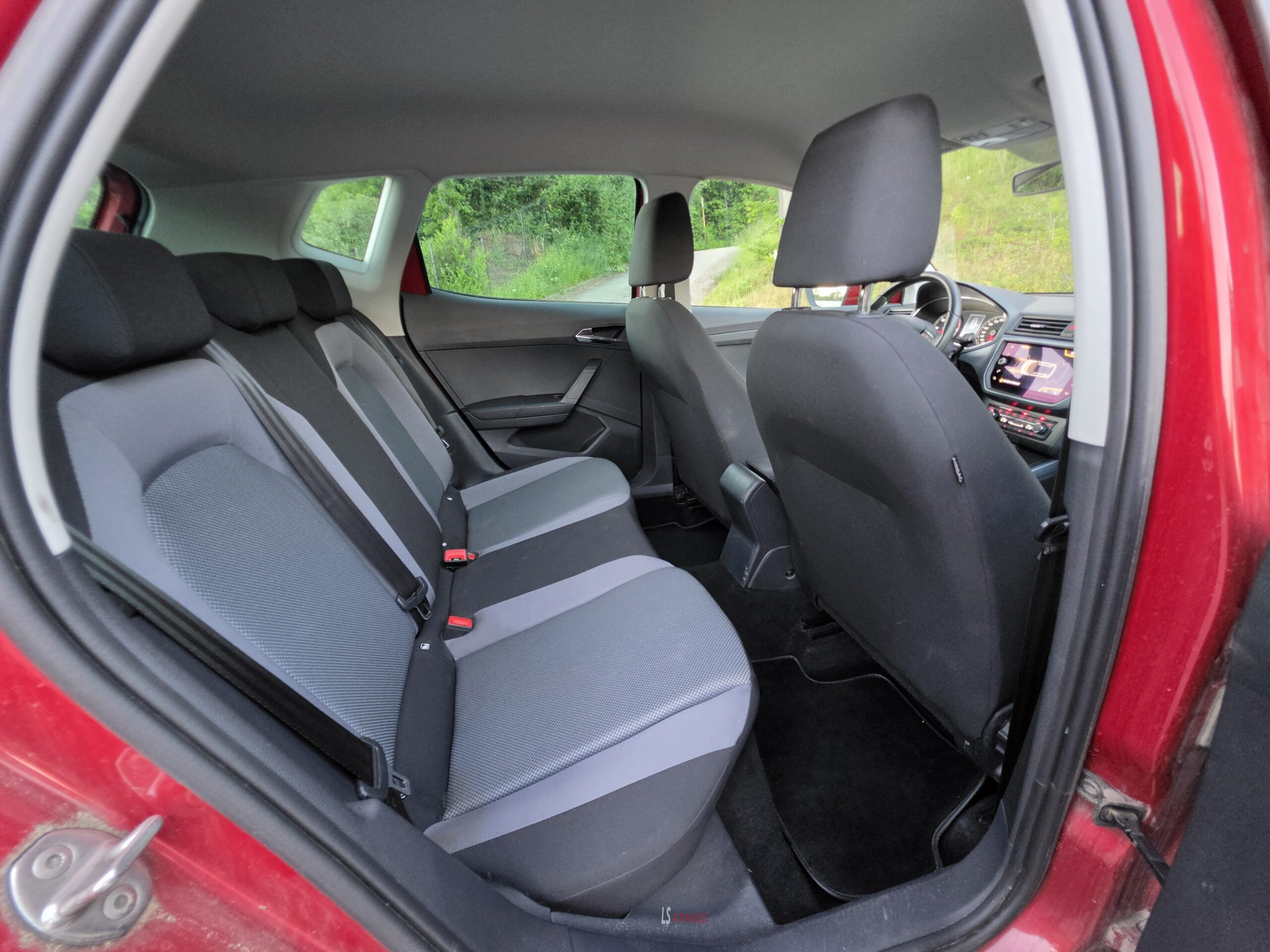
								SEAT ARONA full									