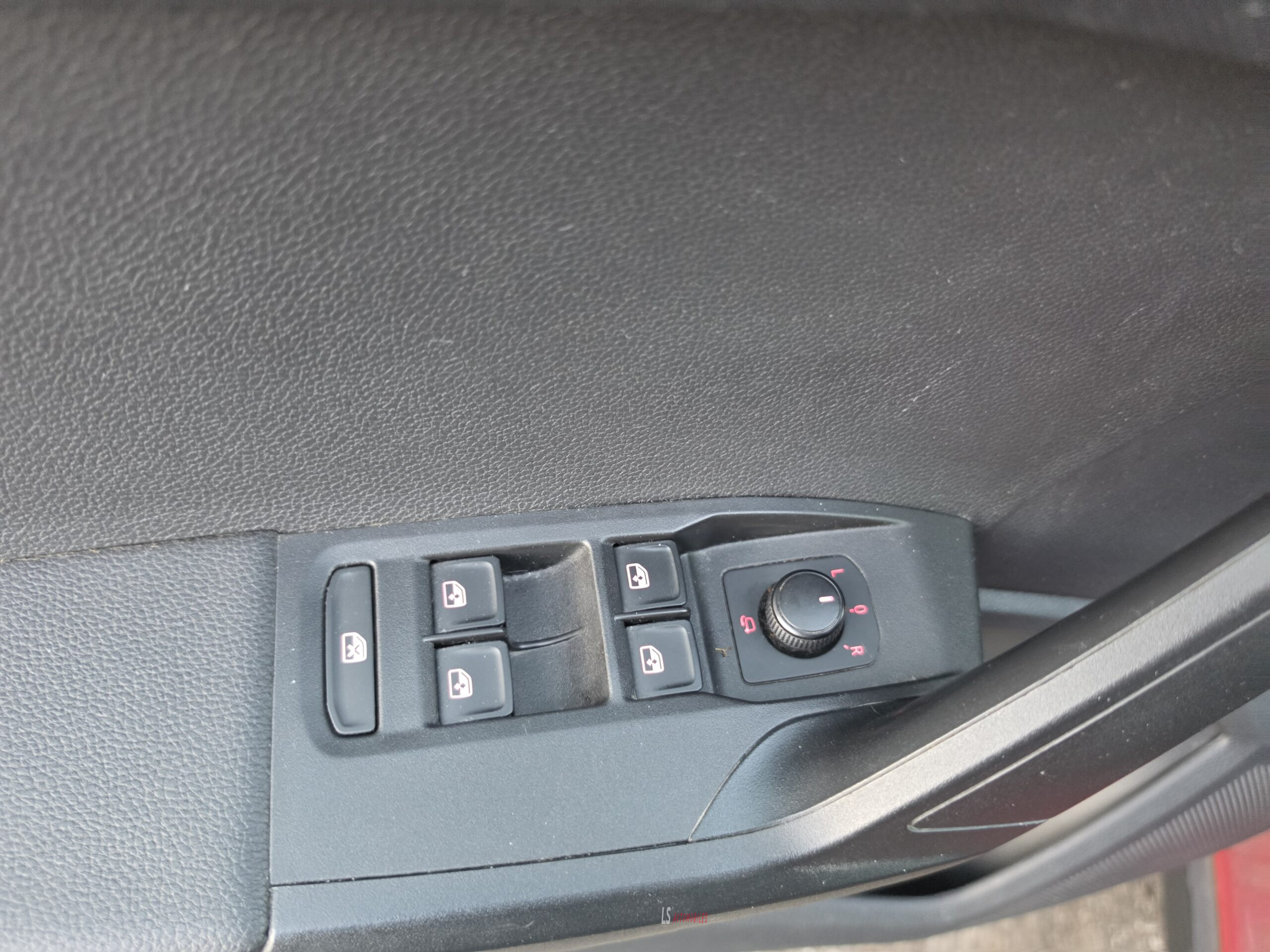 
								SEAT ARONA full									
