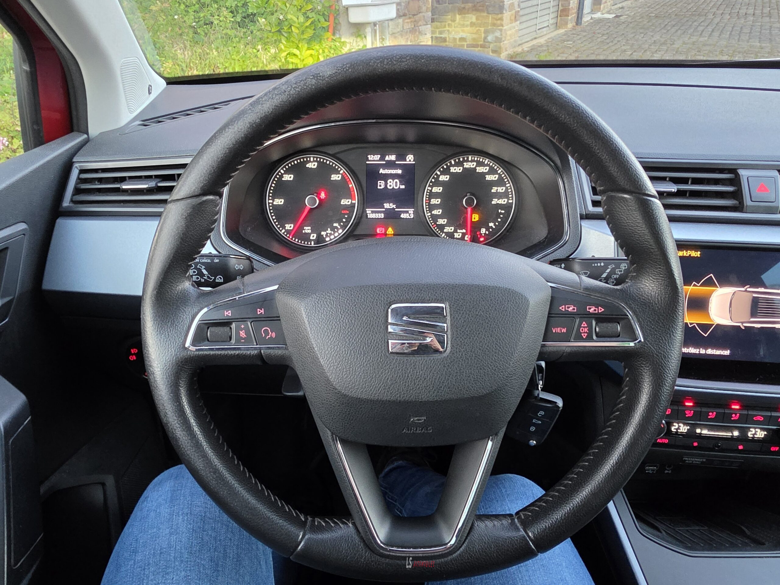 
								SEAT ARONA full									