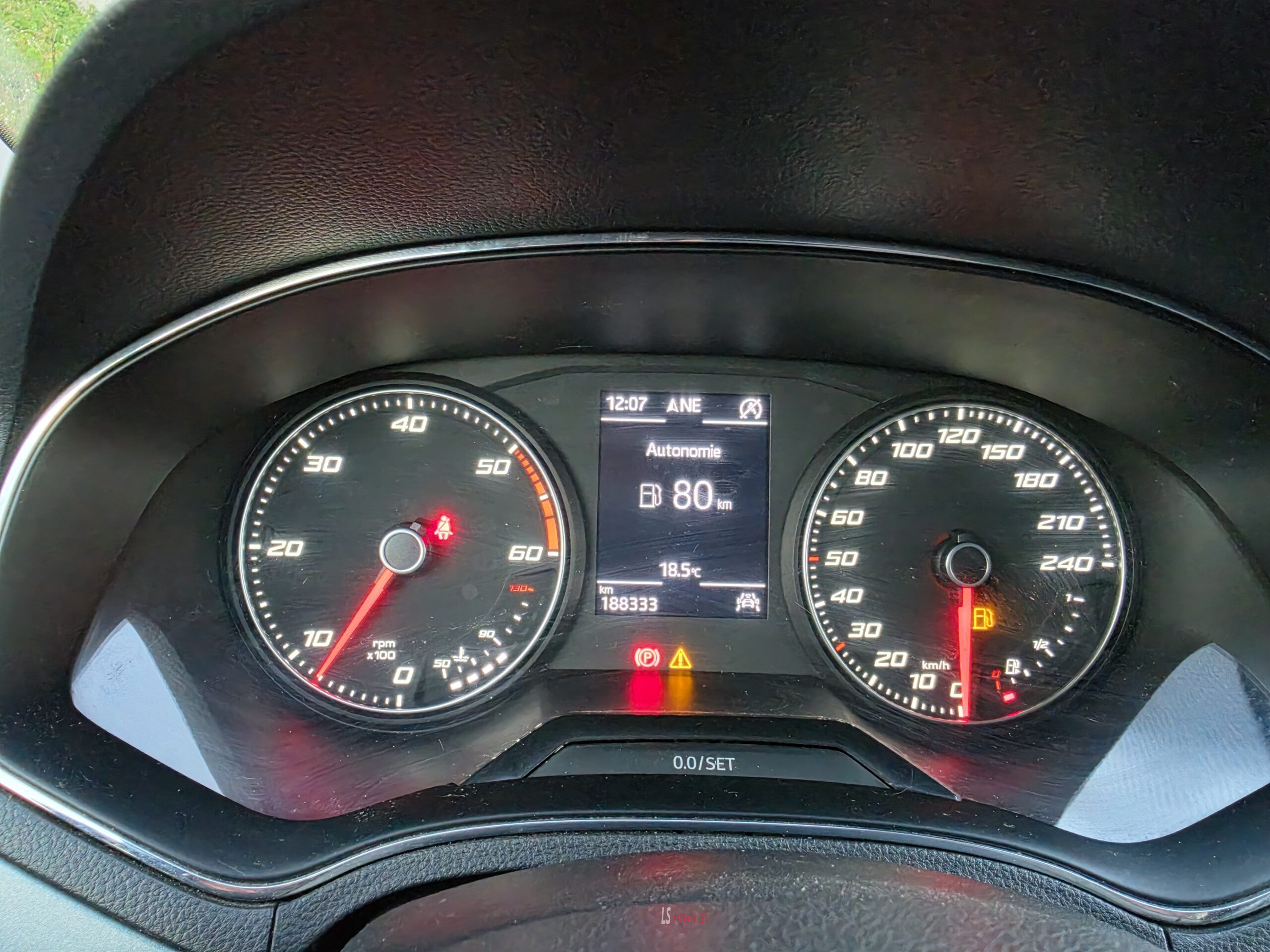 
								SEAT ARONA full									