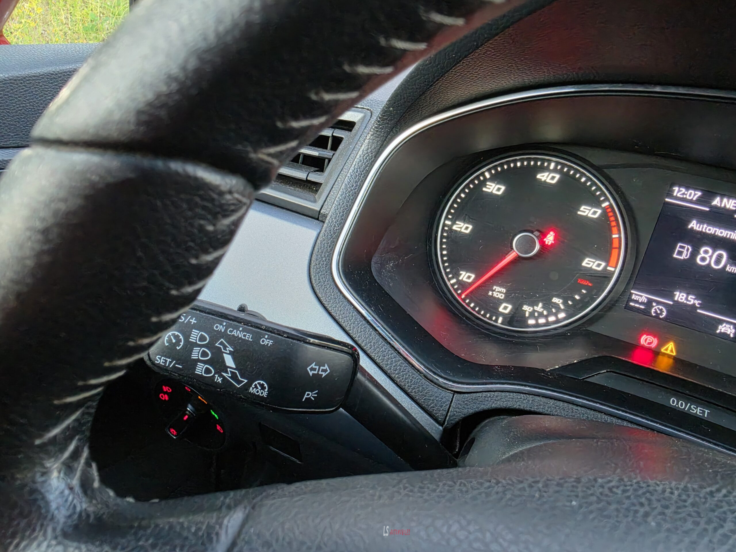 
								SEAT ARONA full									