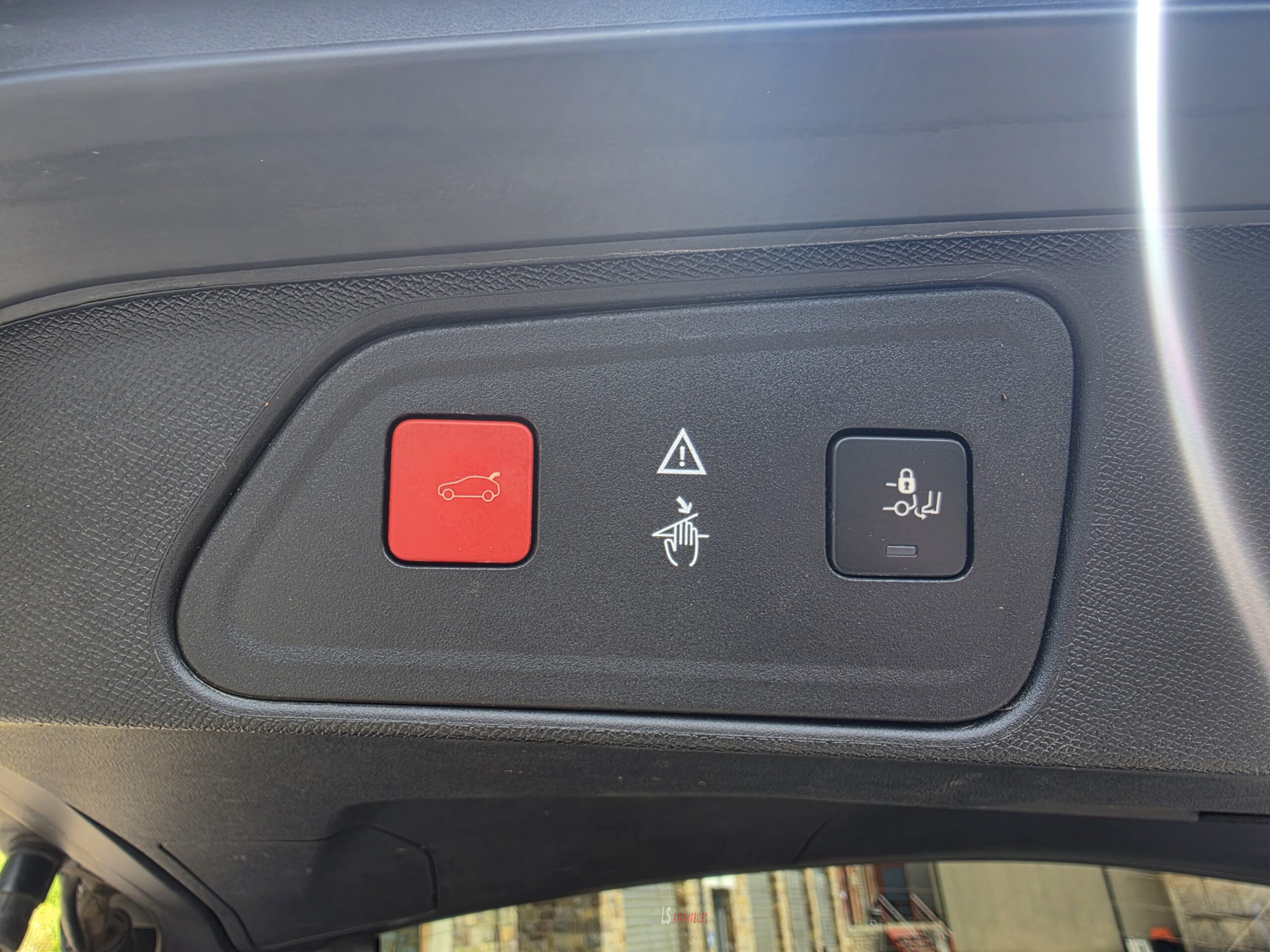 
								PEUGEOT 3008 GT-LINE full									