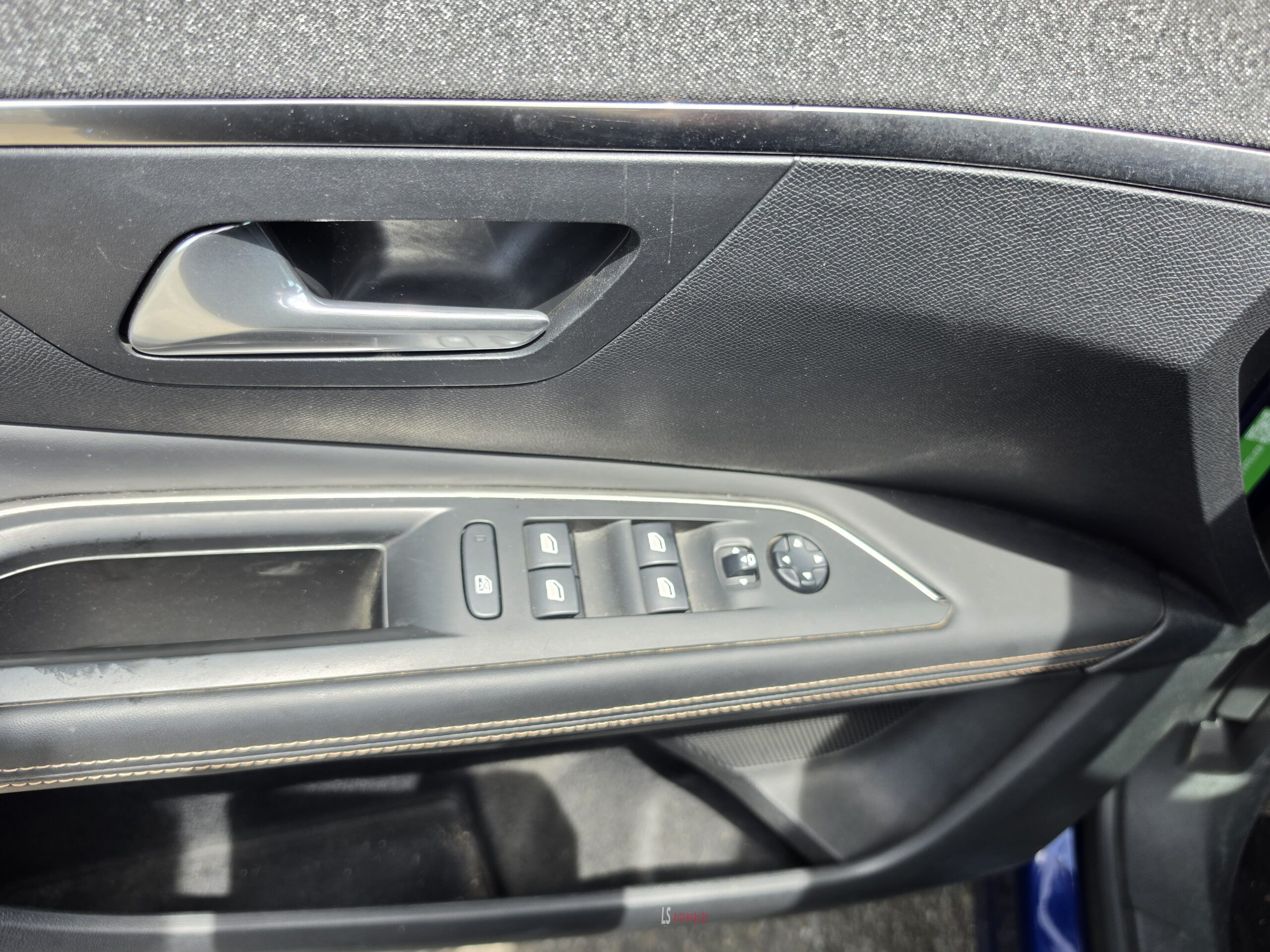 
								PEUGEOT 3008 GT-LINE full									