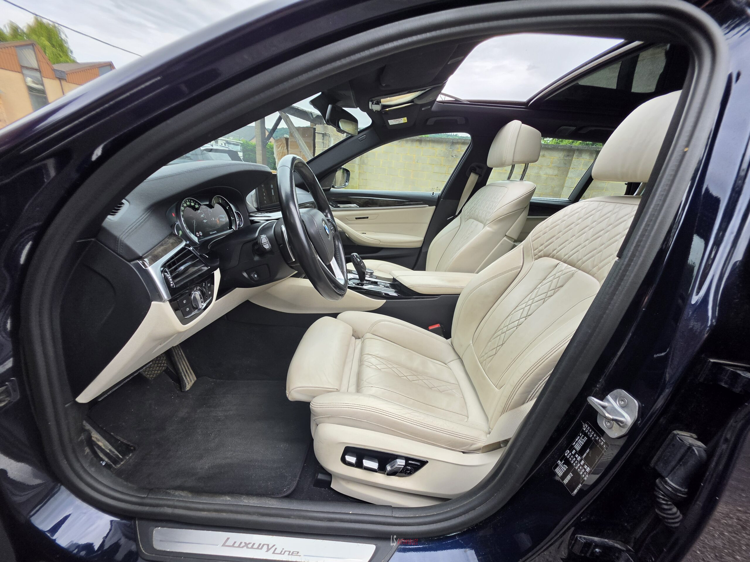 
								BMW 520D*LUXURY LINE* full									