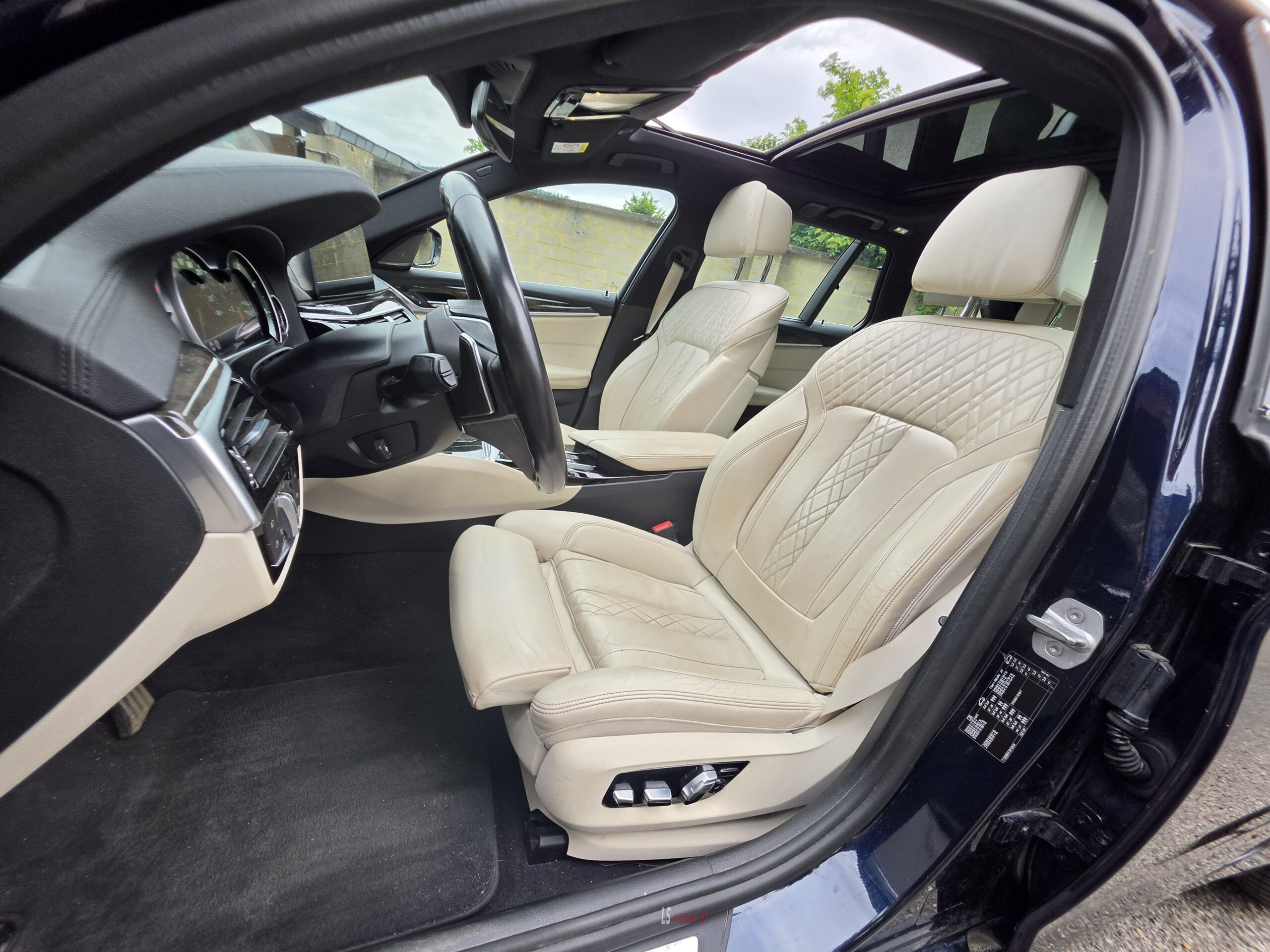 
								BMW 520D*LUXURY LINE* full									