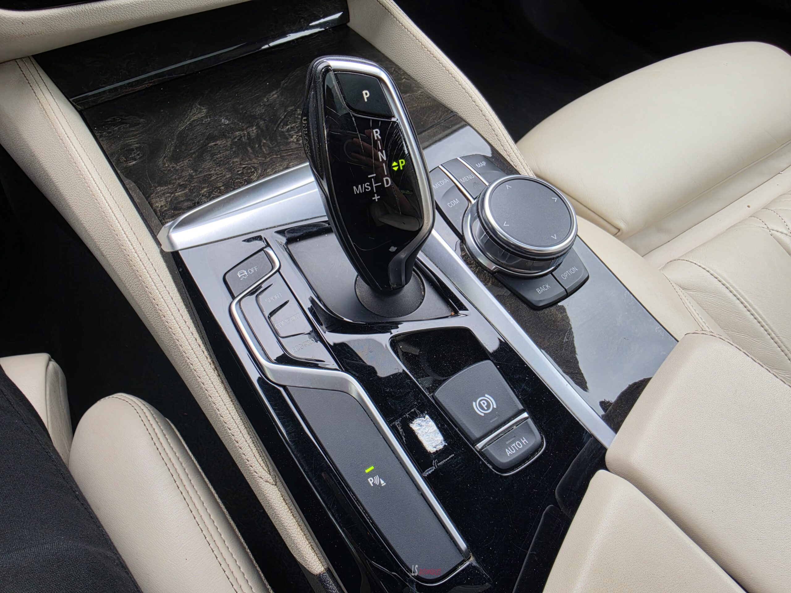 
								BMW 520D*LUXURY LINE* full									