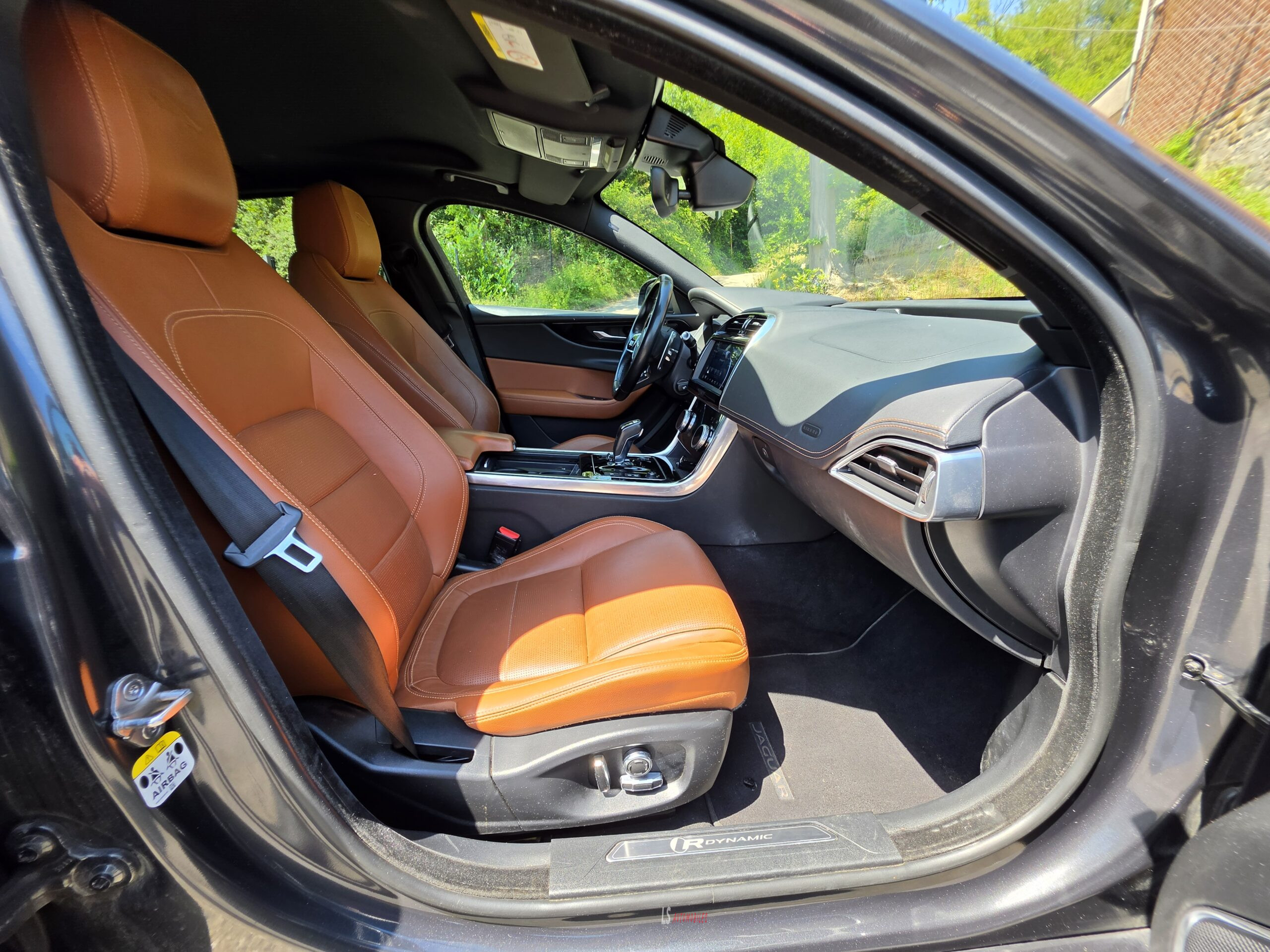 
								JAGUAR XE *R-dynamic*Facelift full									