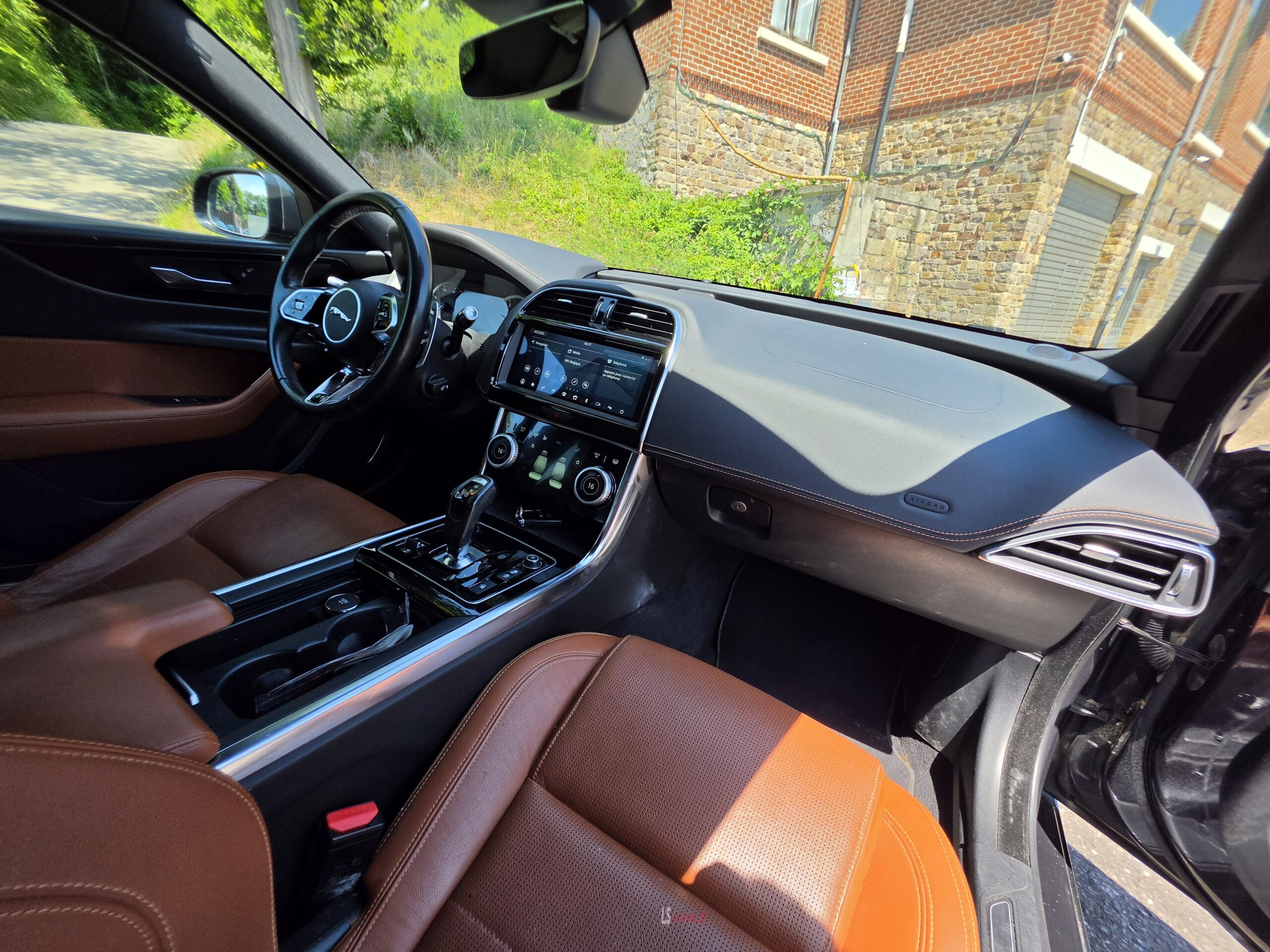 
								JAGUAR XE *R-dynamic*Facelift full									