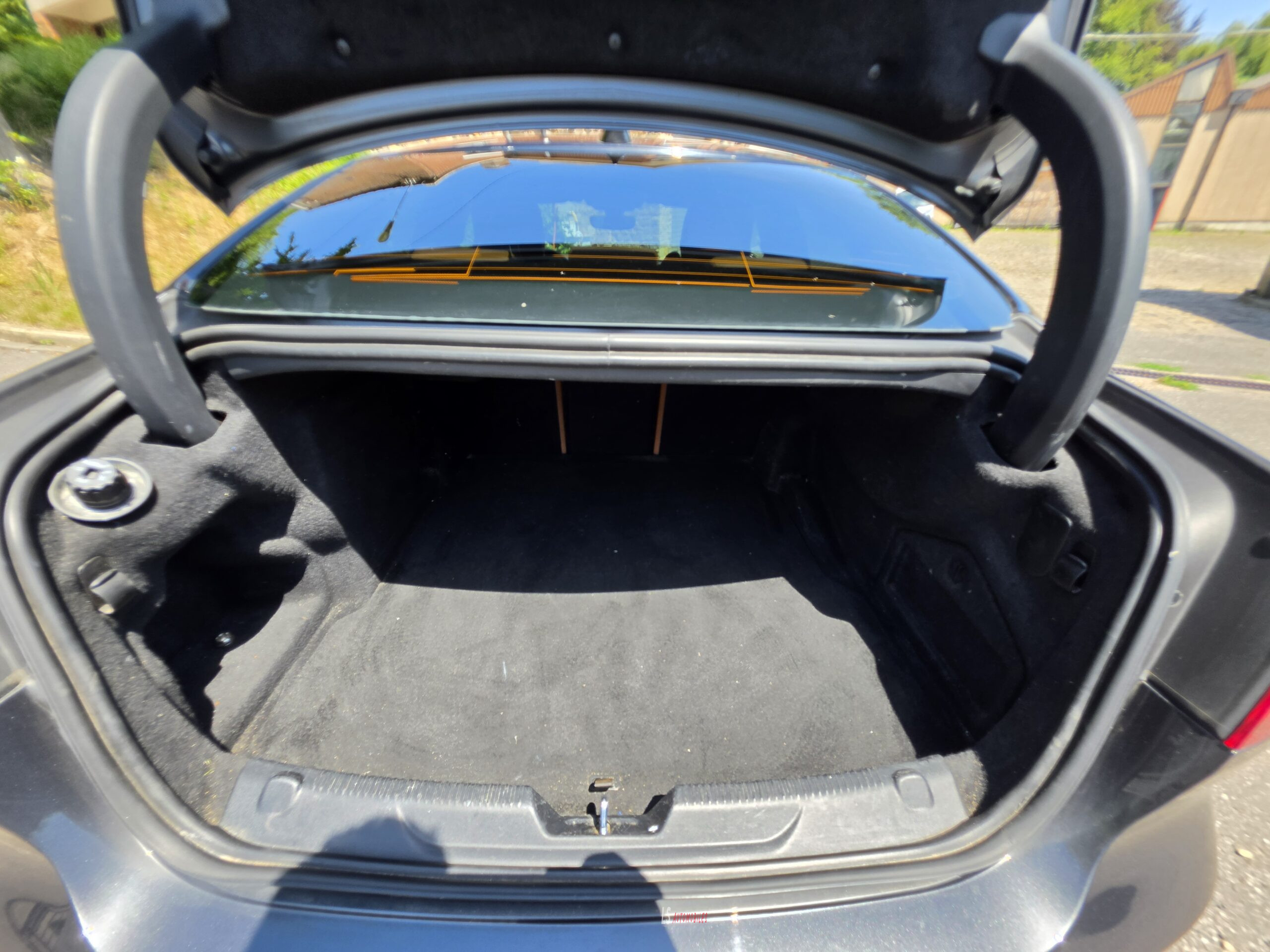 
								JAGUAR XE *R-dynamic*Facelift full									
