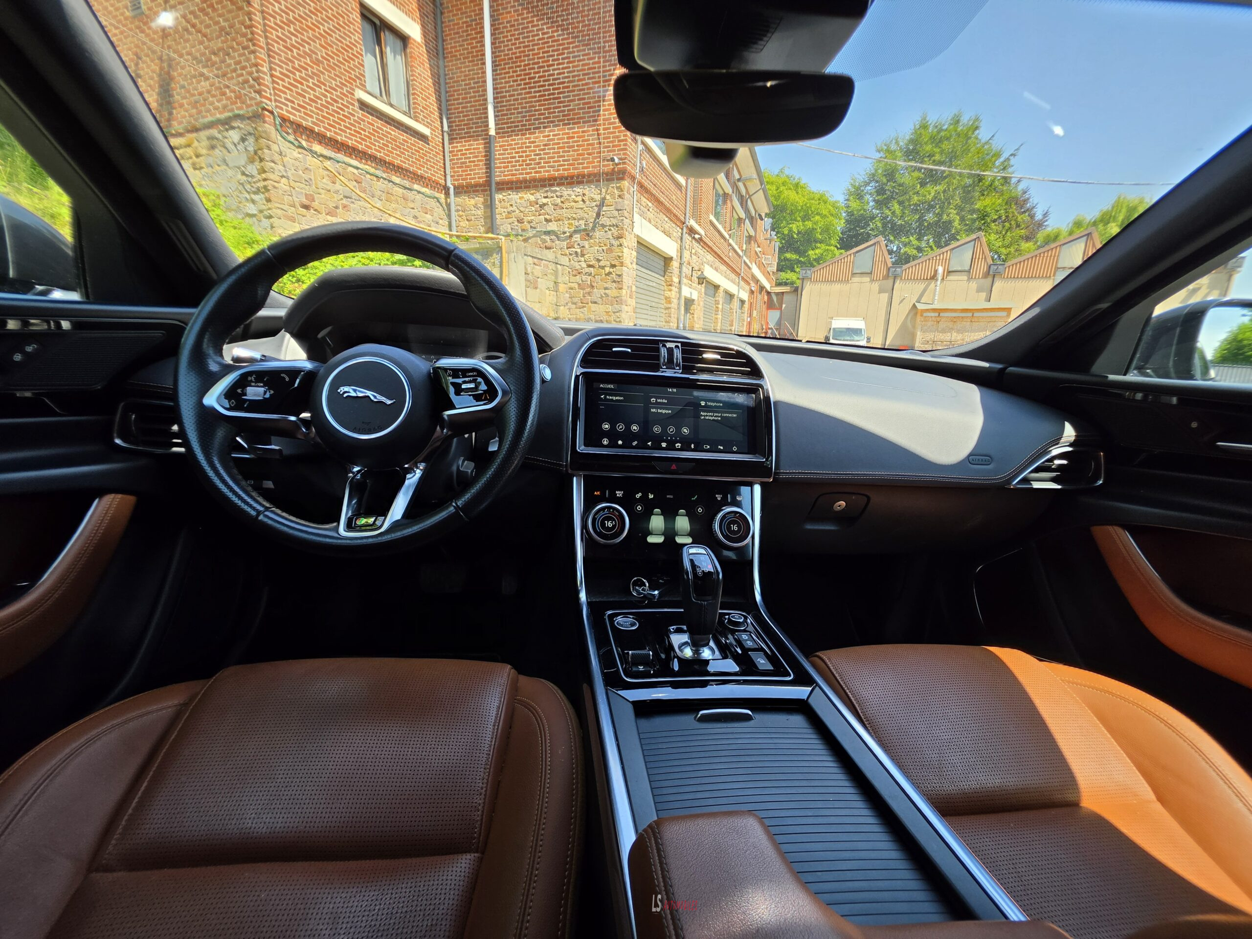 
								JAGUAR XE *R-dynamic*Facelift full									