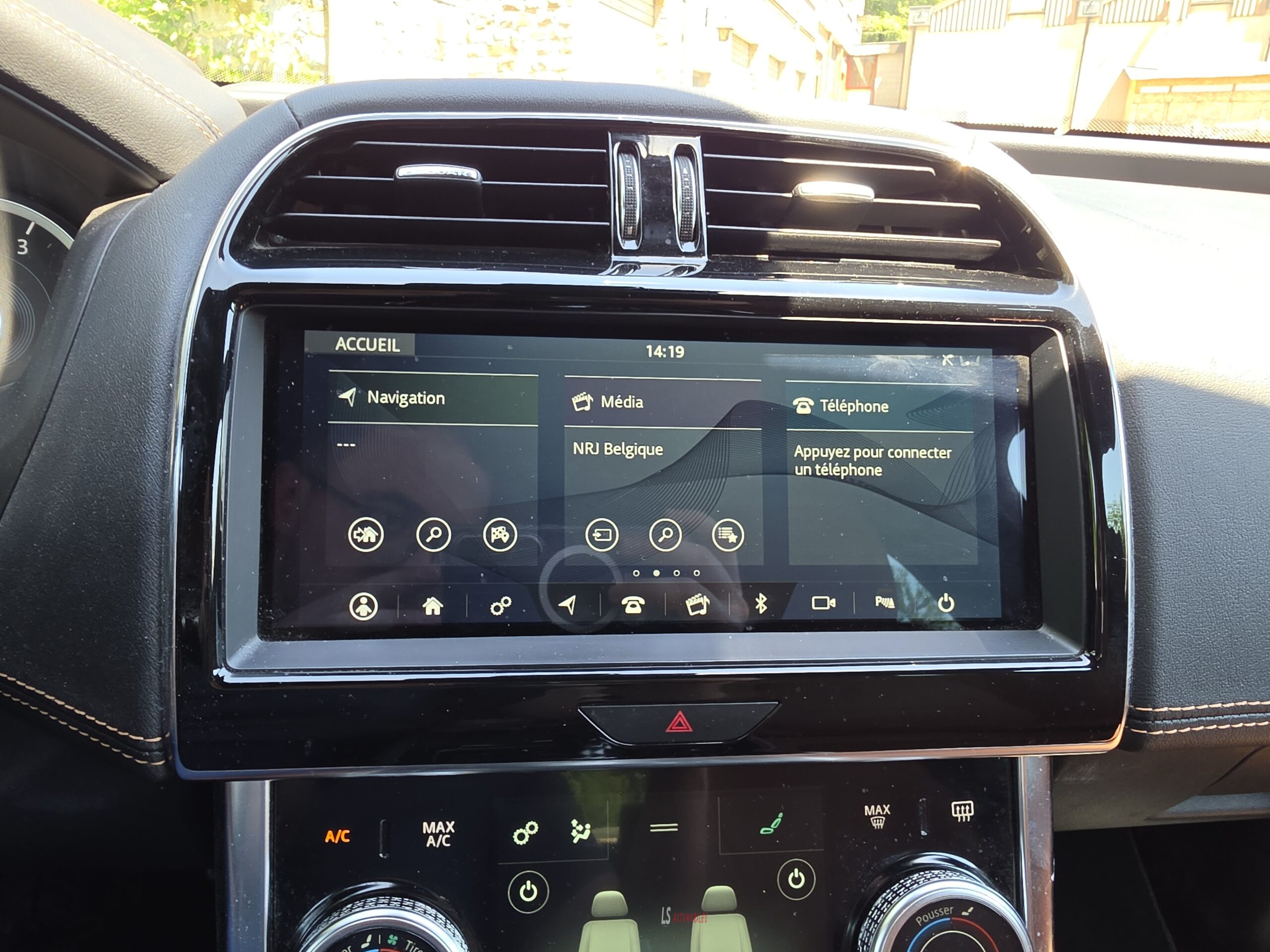 
								JAGUAR XE *R-dynamic*Facelift full									