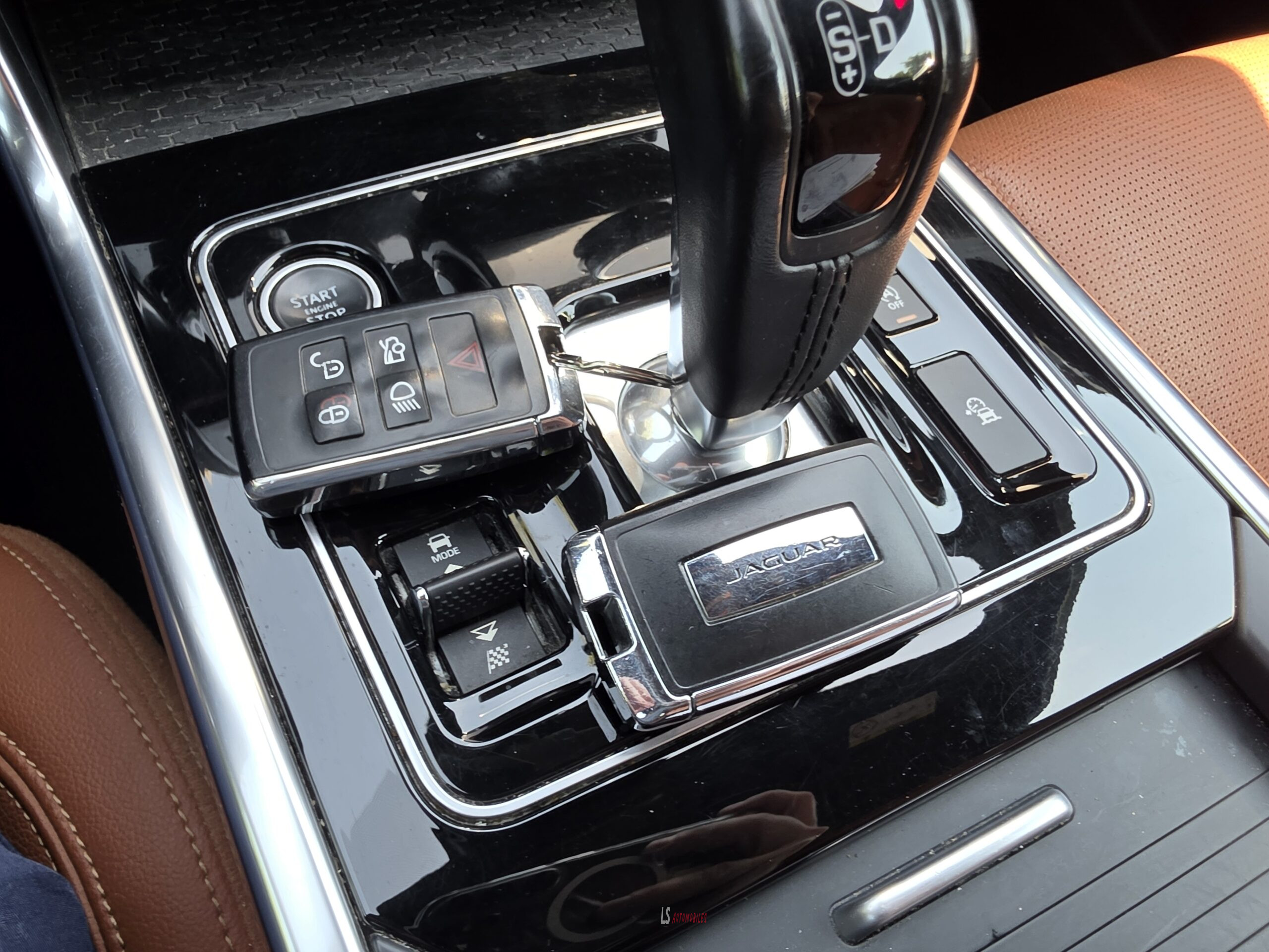 
								JAGUAR XE *R-dynamic*Facelift full									