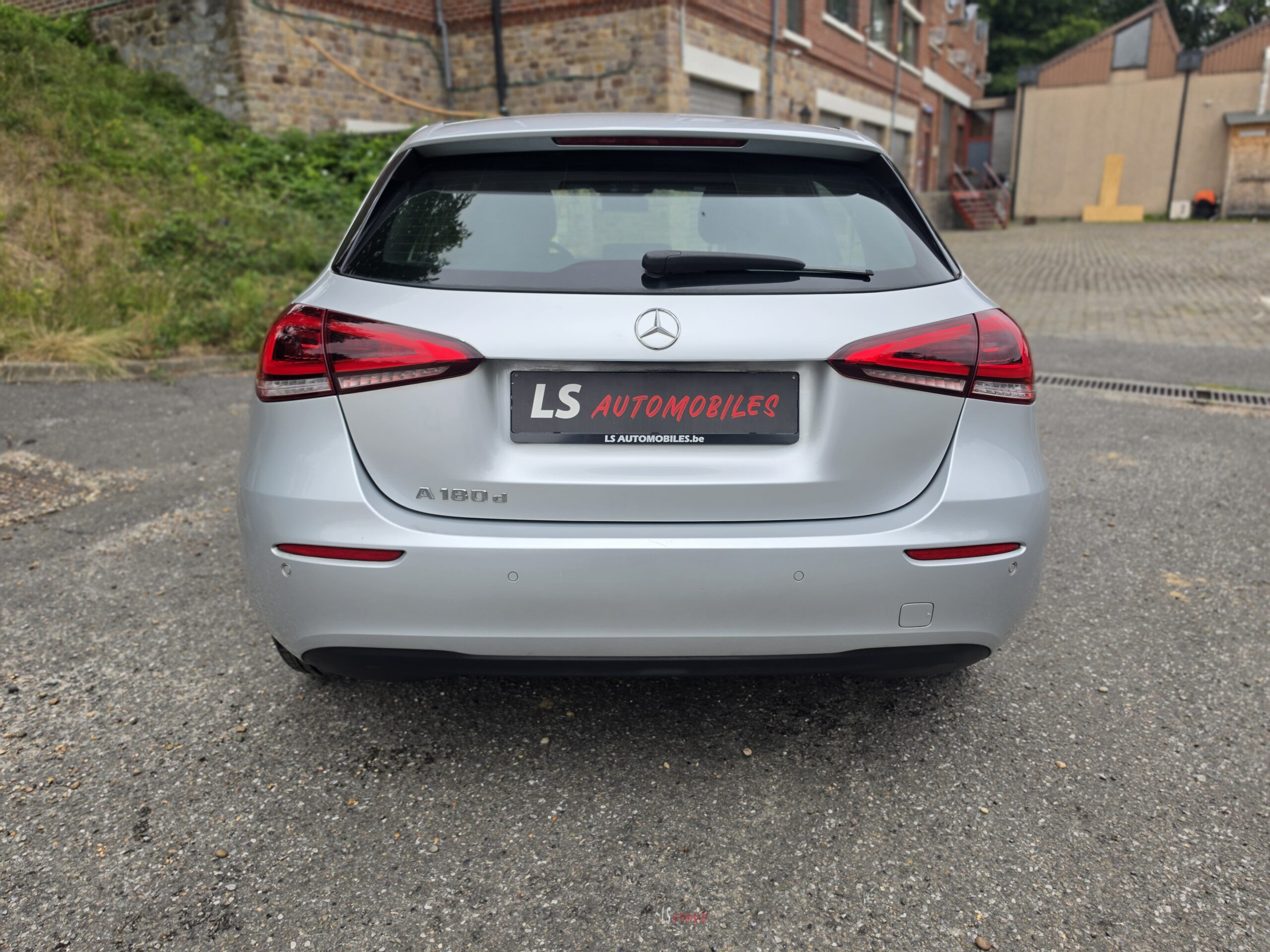 
								MERCEDES A180d AUTOMATIQUE full									