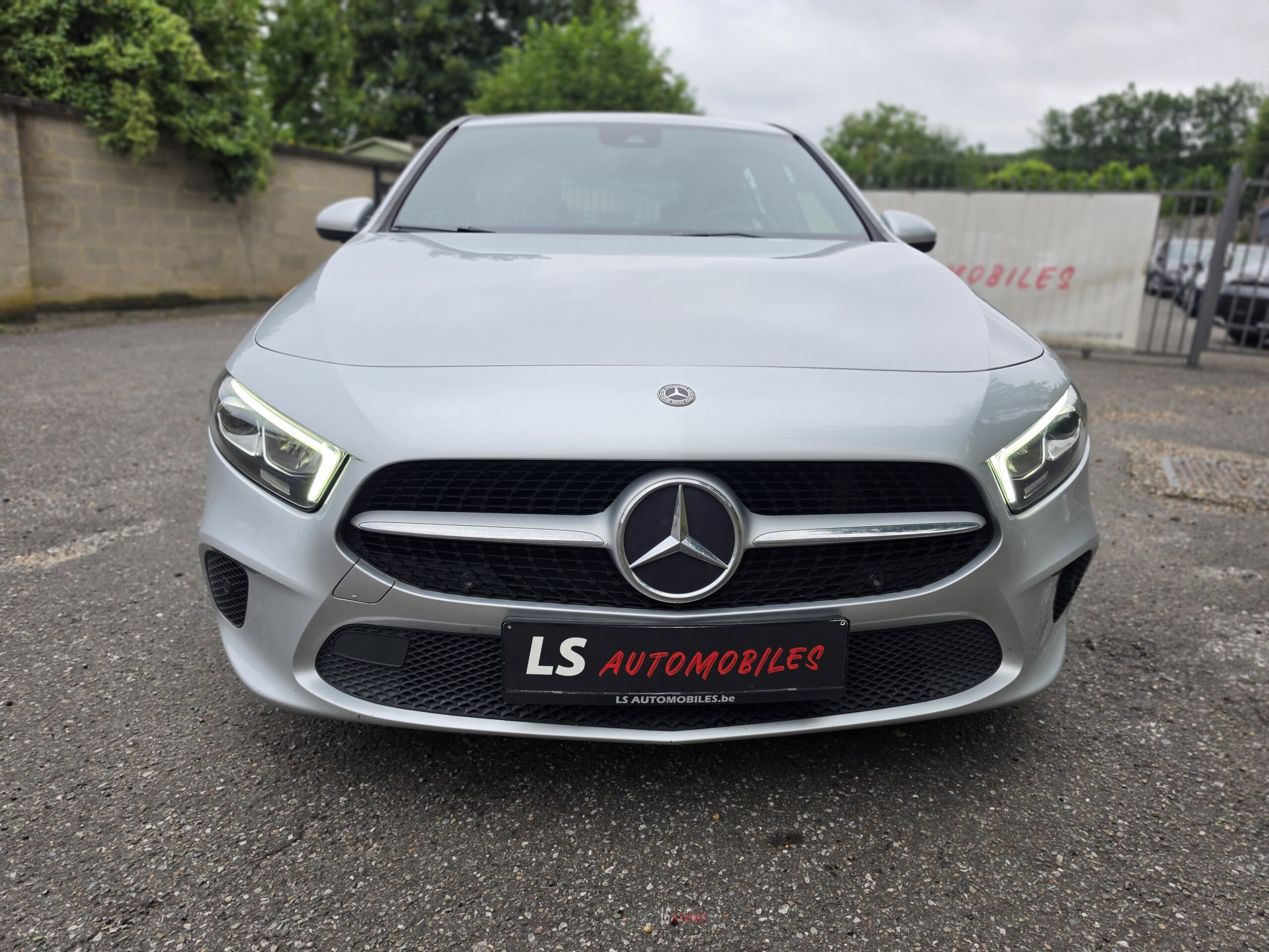 
								MERCEDES A180d AUTOMATIQUE full									
