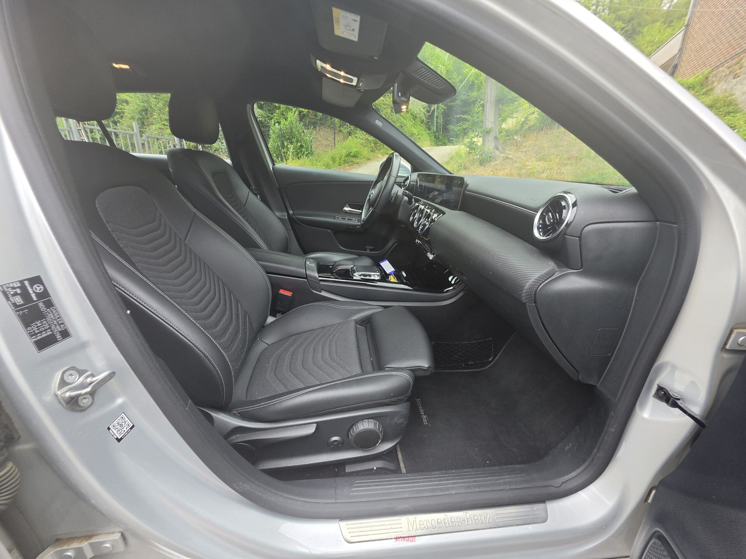 
								MERCEDES A180d AUTOMATIQUE full									