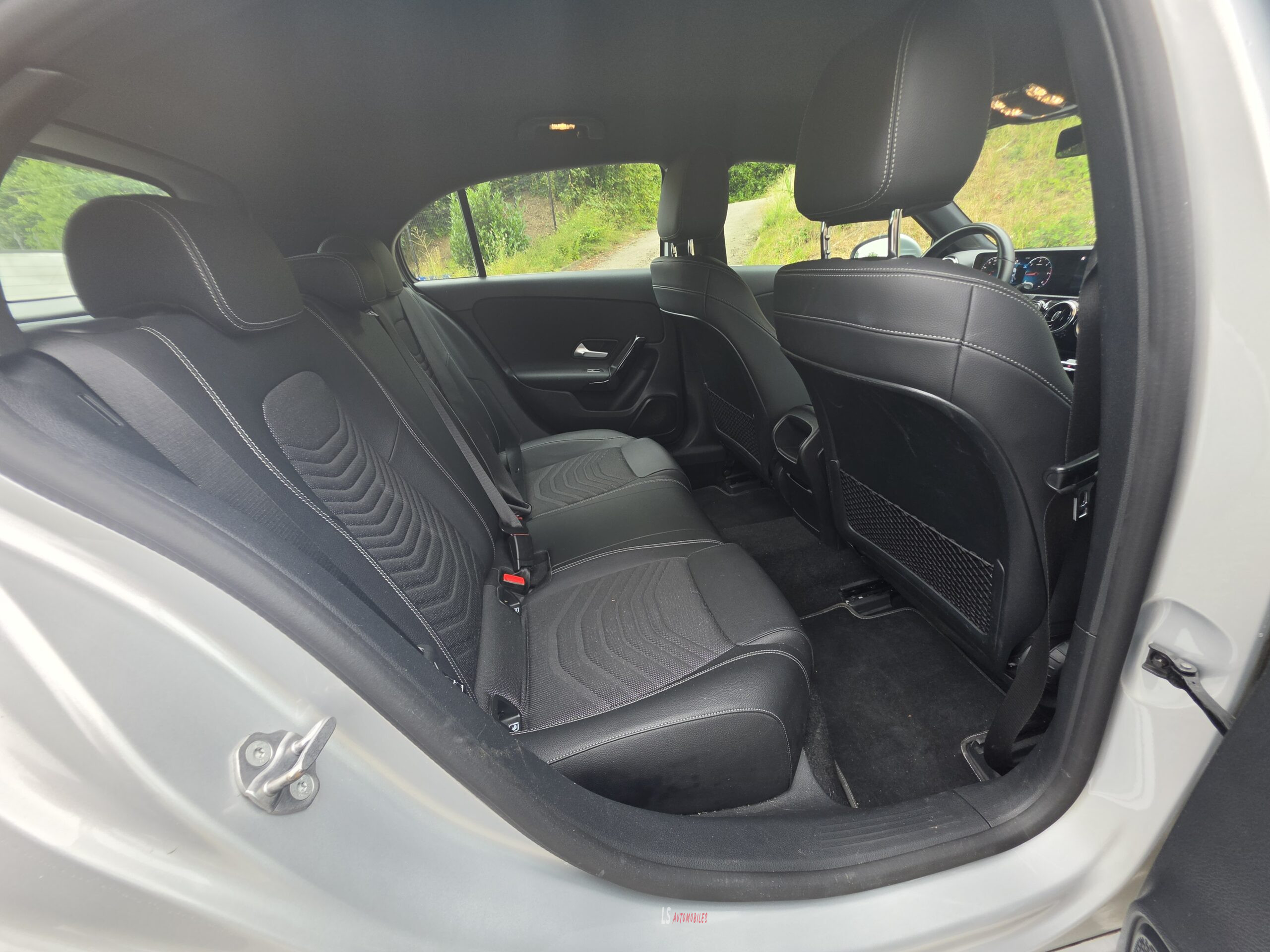 
								MERCEDES A180d AUTOMATIQUE full									