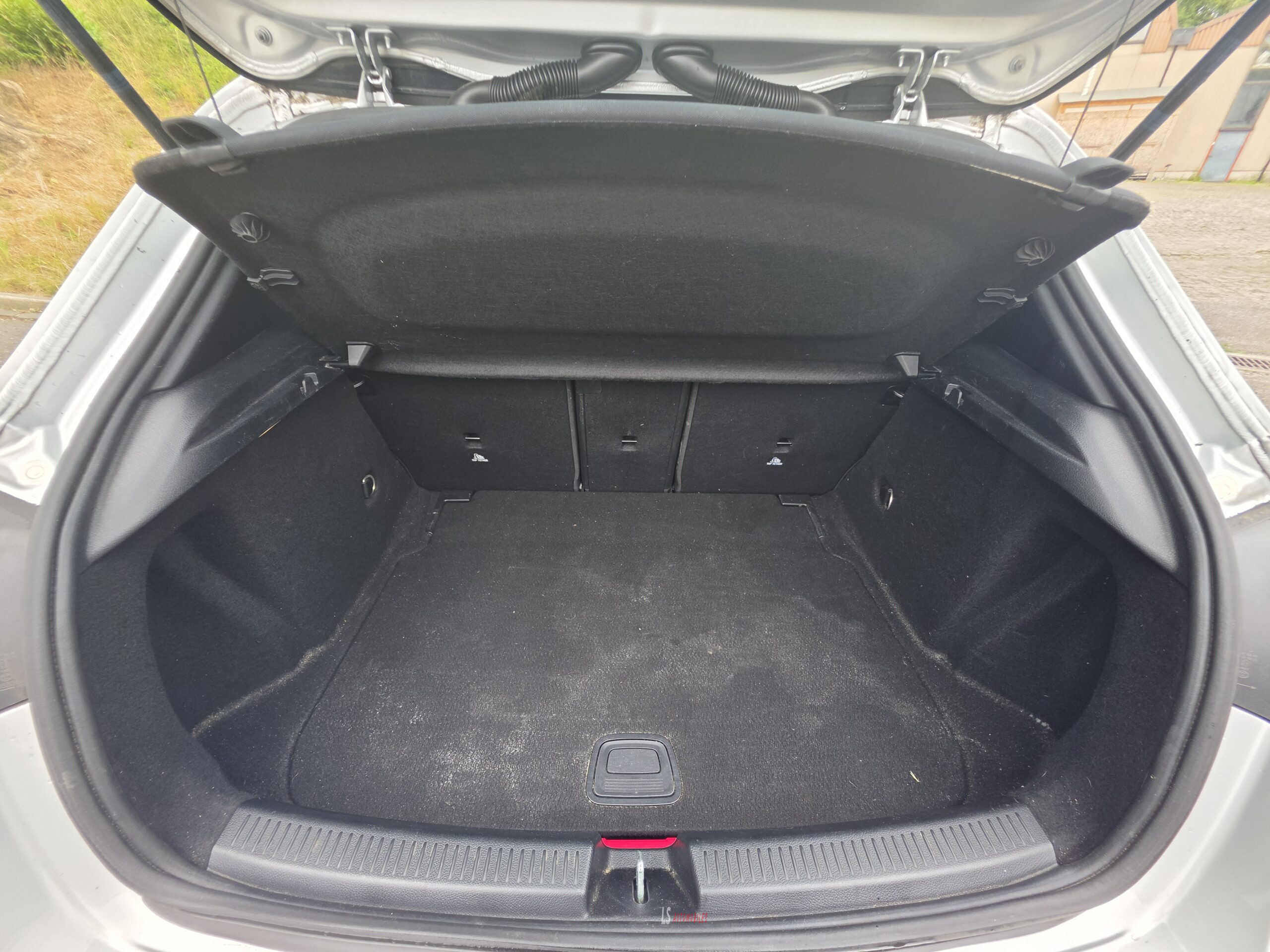 
								MERCEDES A180d AUTOMATIQUE full									