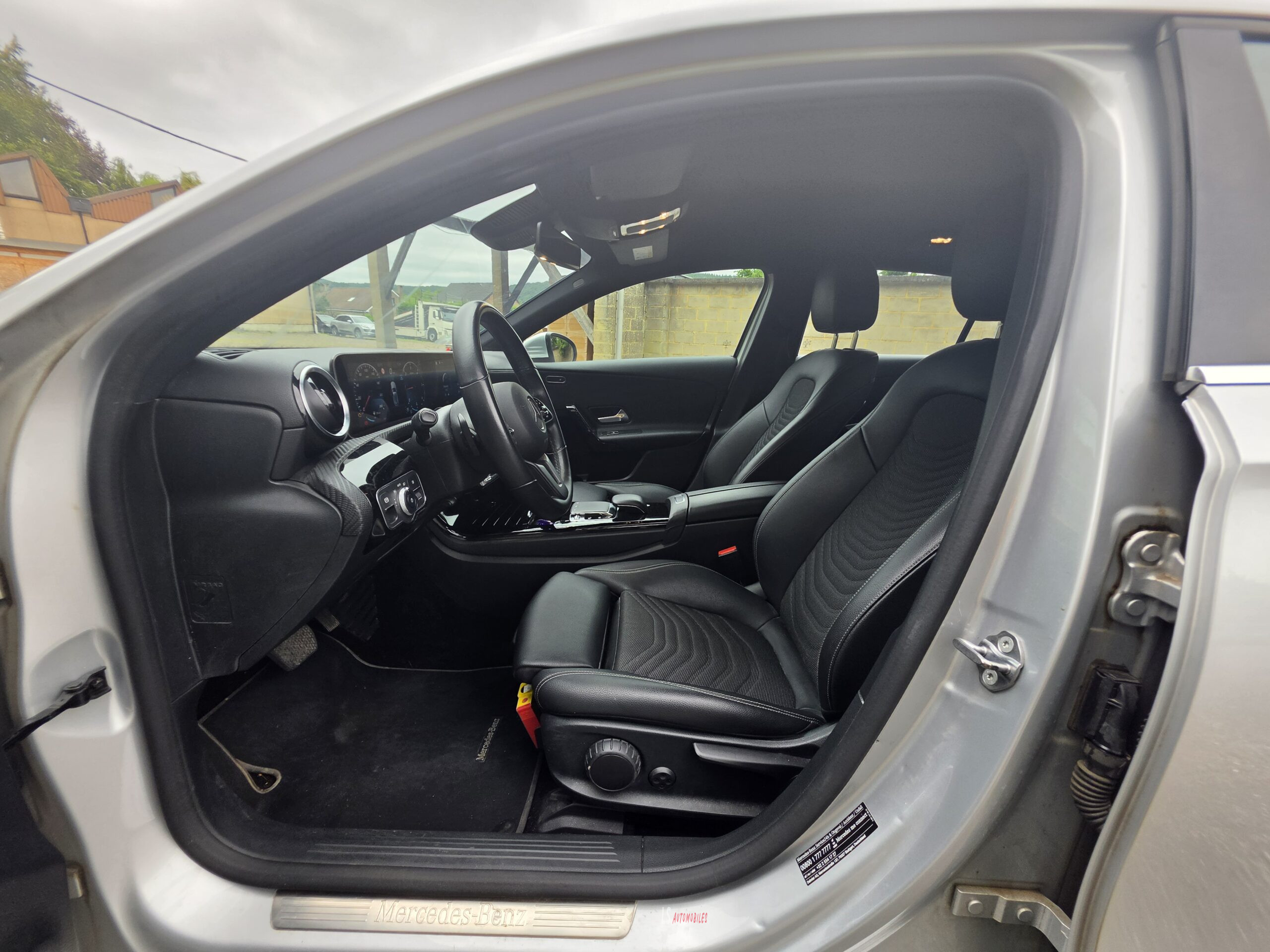
								MERCEDES A180d AUTOMATIQUE full									