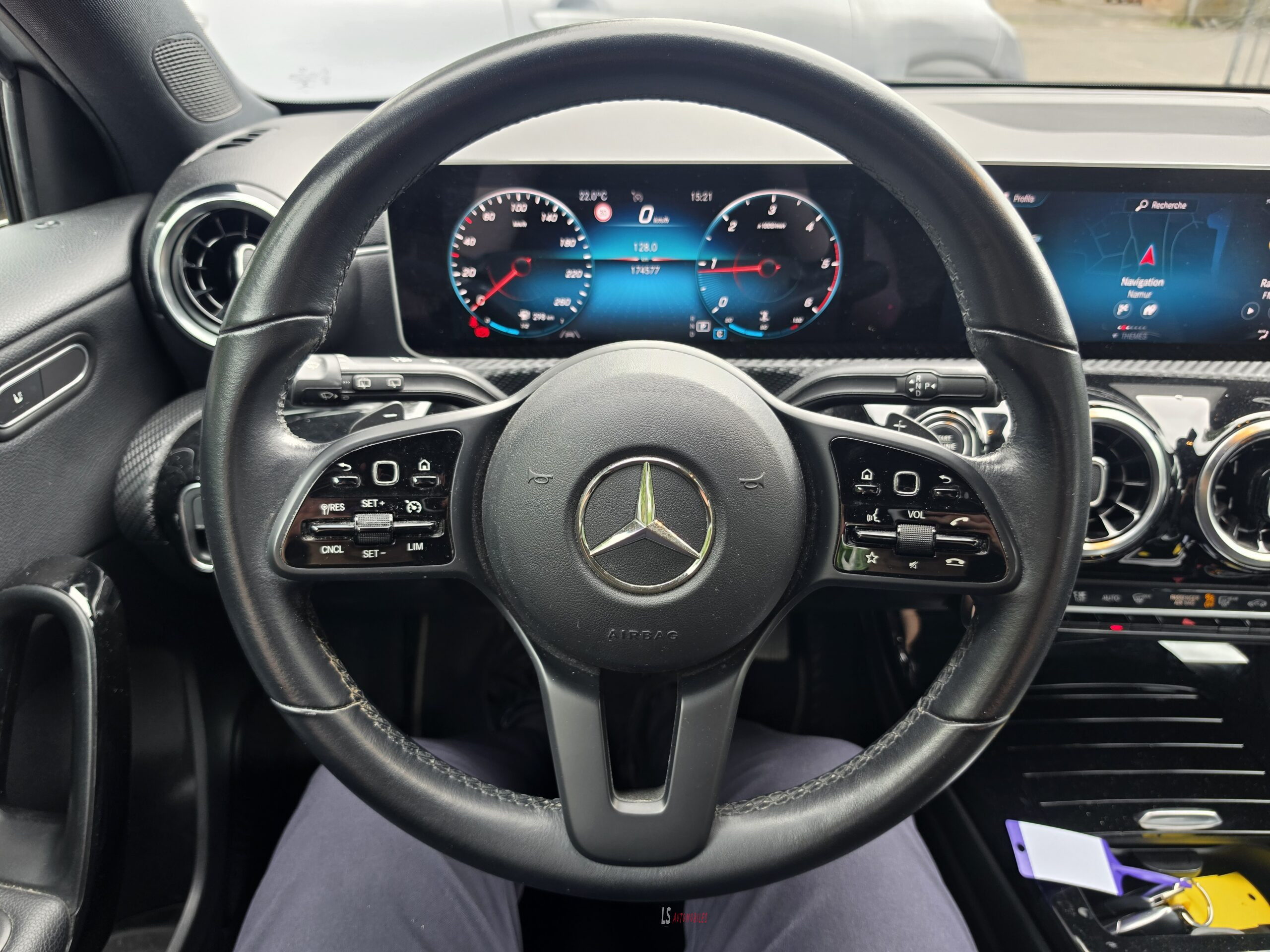 
								MERCEDES A180d AUTOMATIQUE full									
