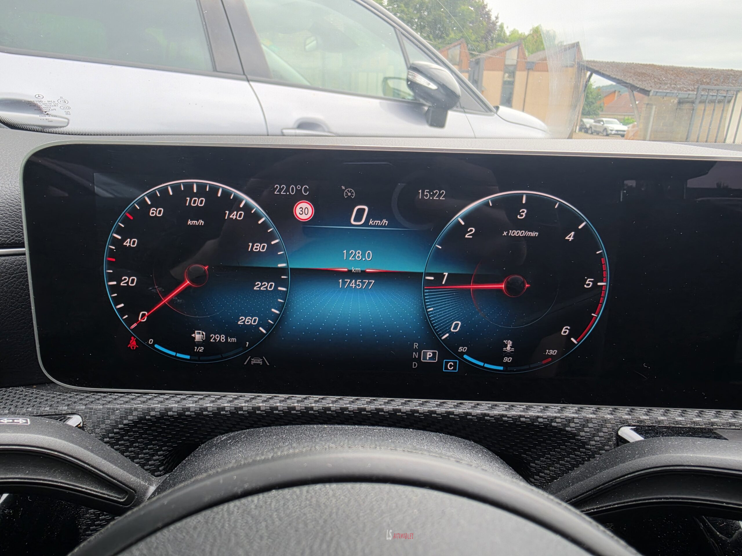 
								MERCEDES A180d AUTOMATIQUE full									