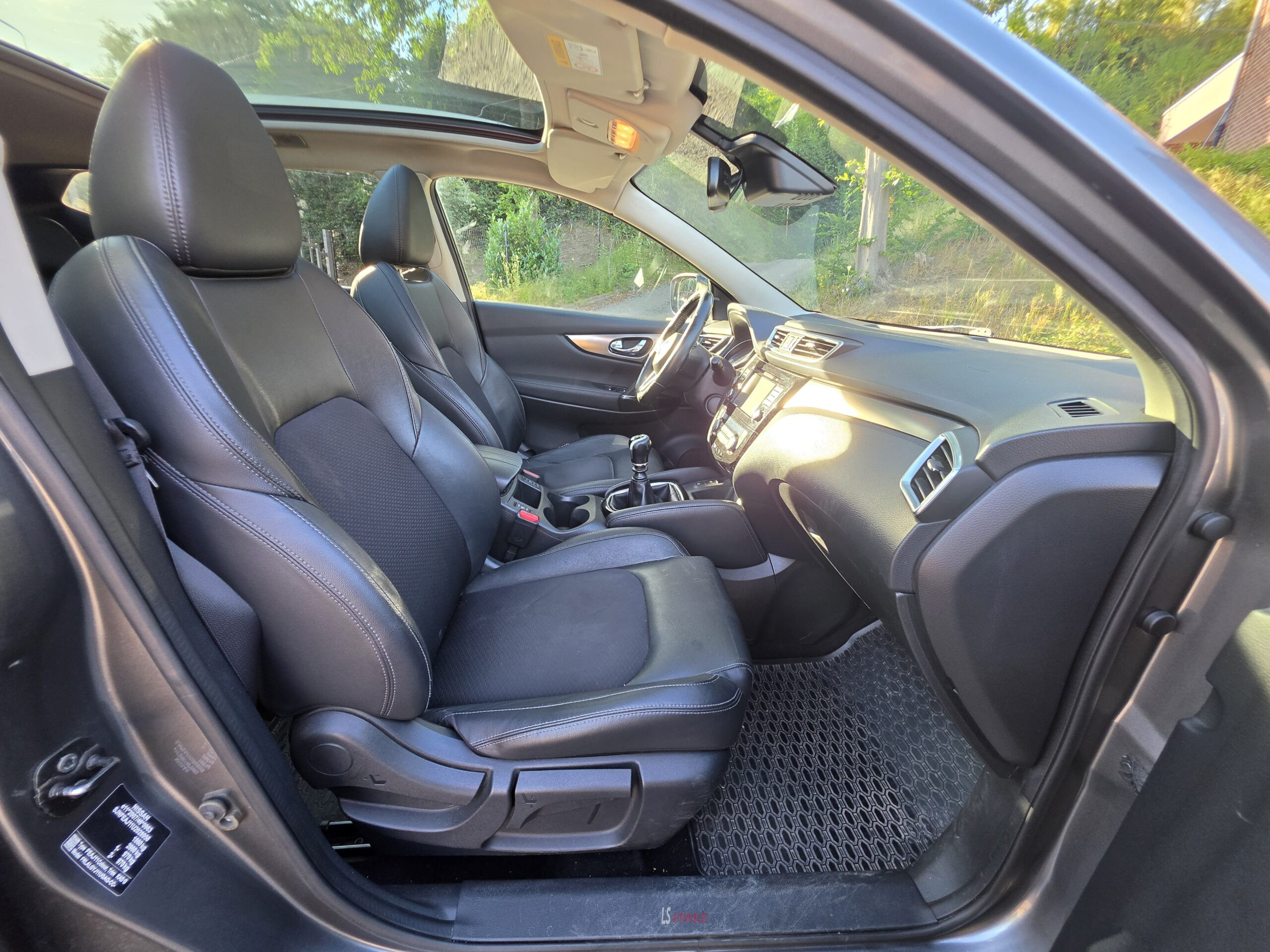 
								NISSAN QASHQAI full									