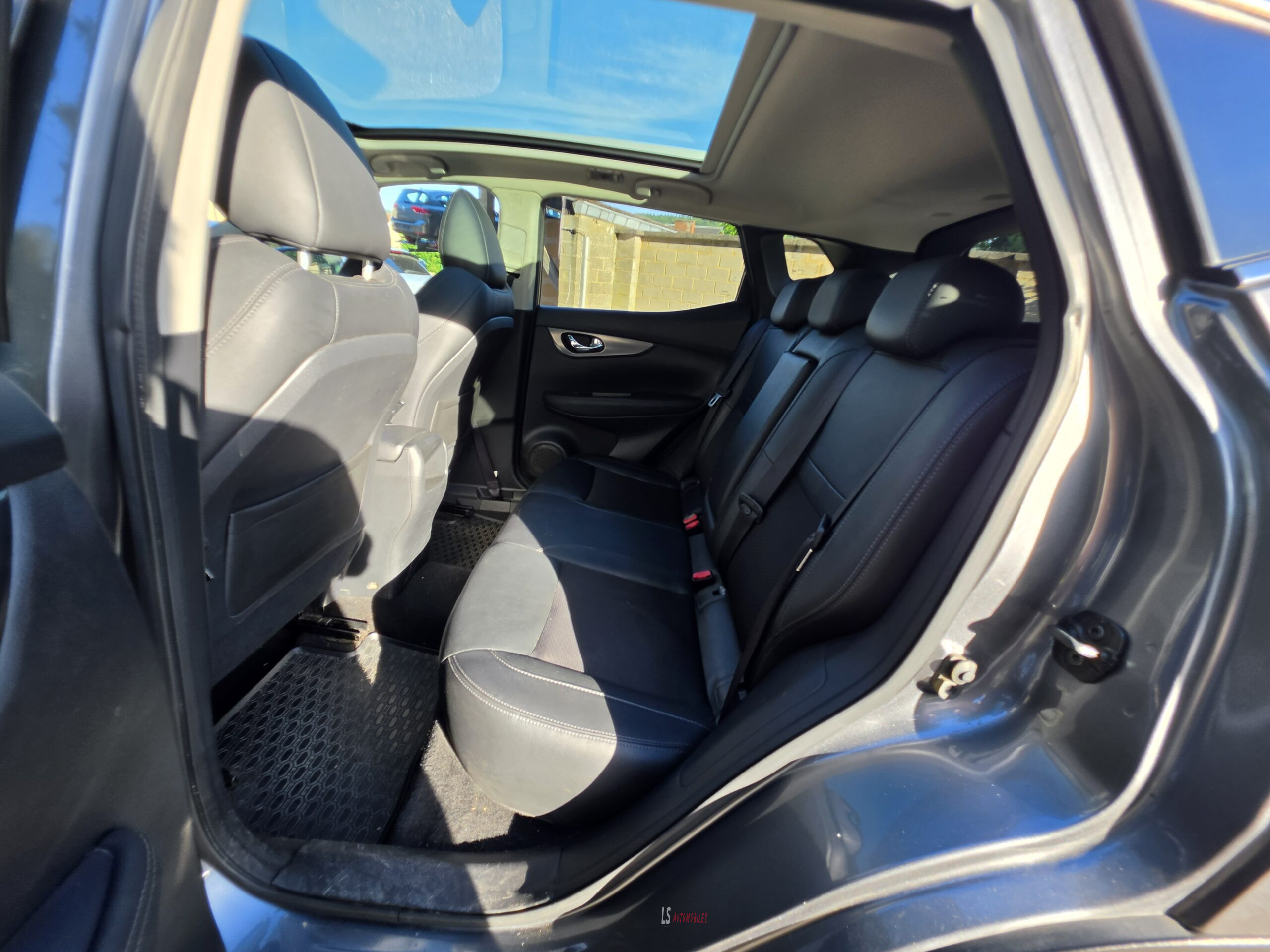 
								NISSAN QASHQAI full									
