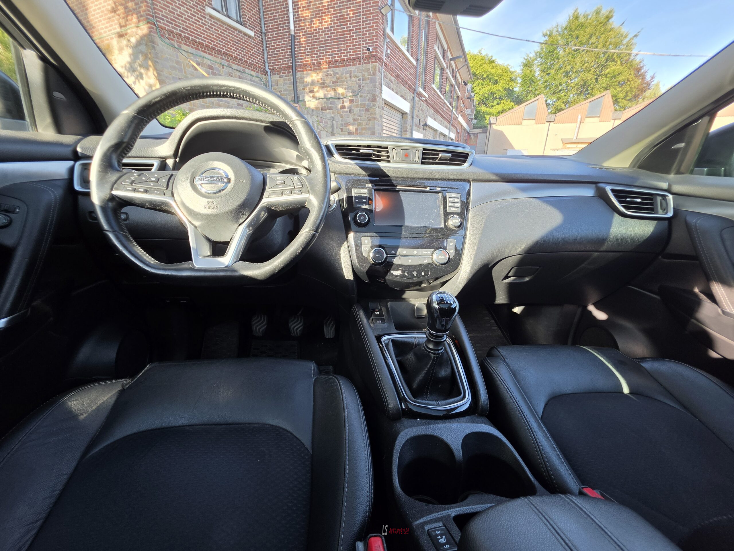 
								NISSAN QASHQAI full									